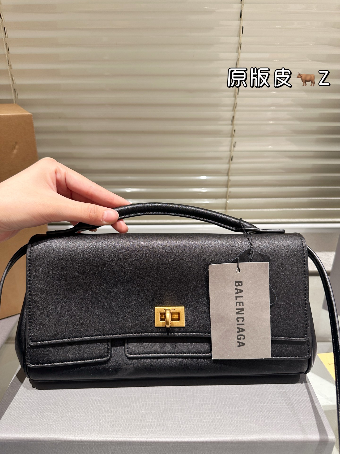 Bolso Belair Balenciaga de Piel Genuina, Diseño Práctico y Elegante 5 i1758293748334 4877 0 3