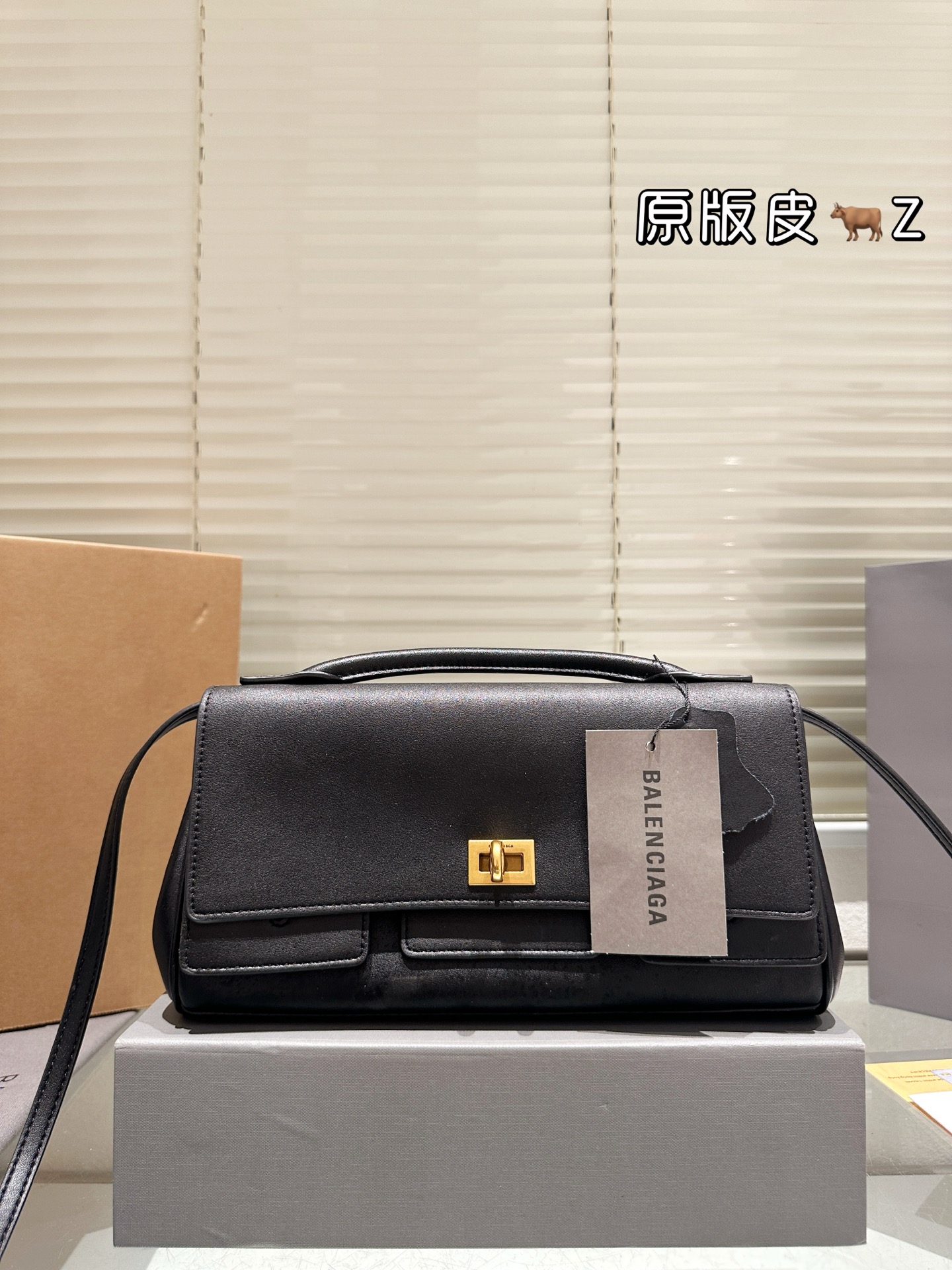 Bolso Belair Balenciaga de Piel Genuina, Diseño Práctico y Elegante 4 i1758293750176 6190 0 2