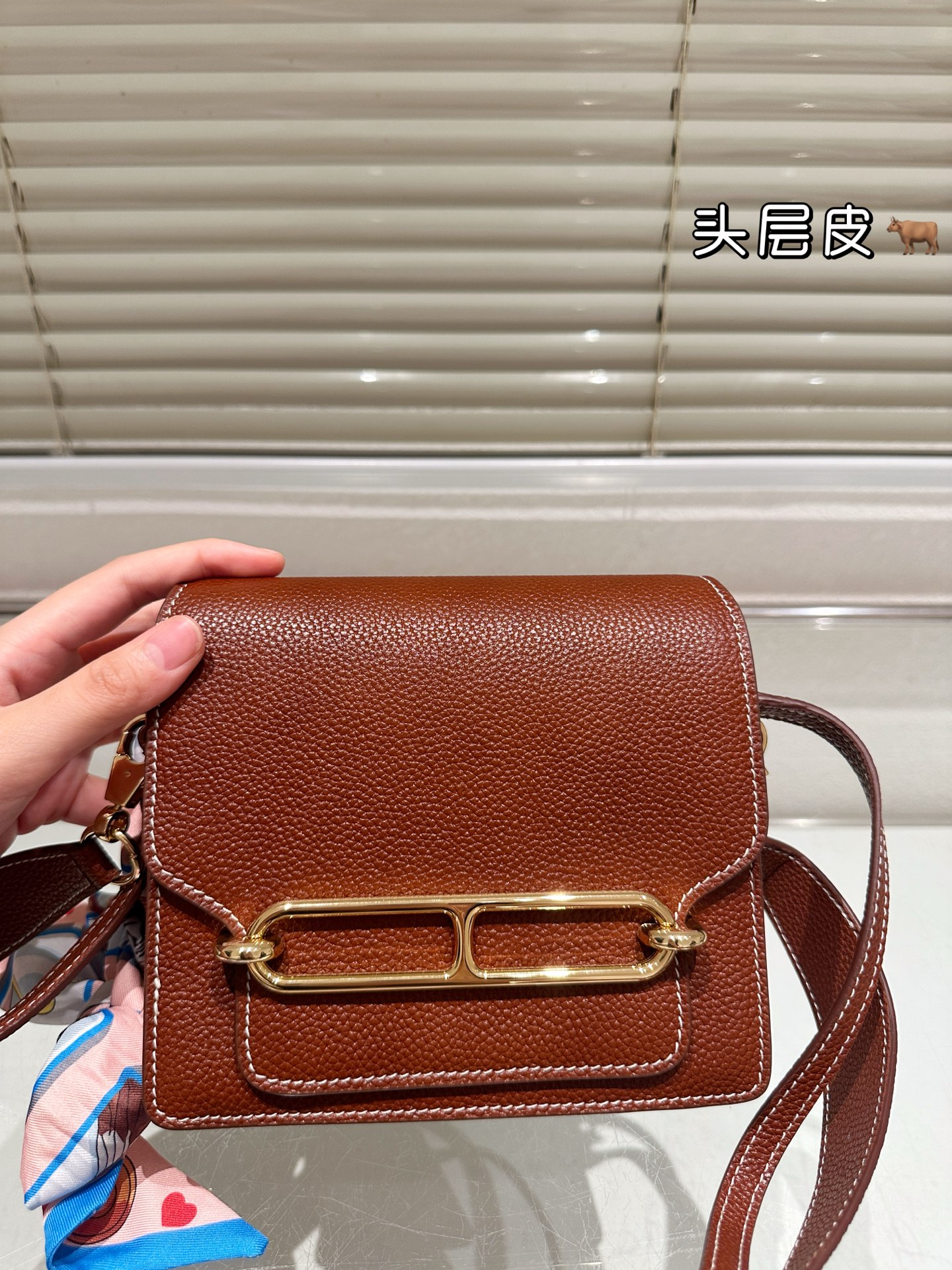 Hermès Roulis Slim Bolso de Hombro Marrón Cuero Genuino con Herrajes Dorados 3 i1758983520879 4369 0 1