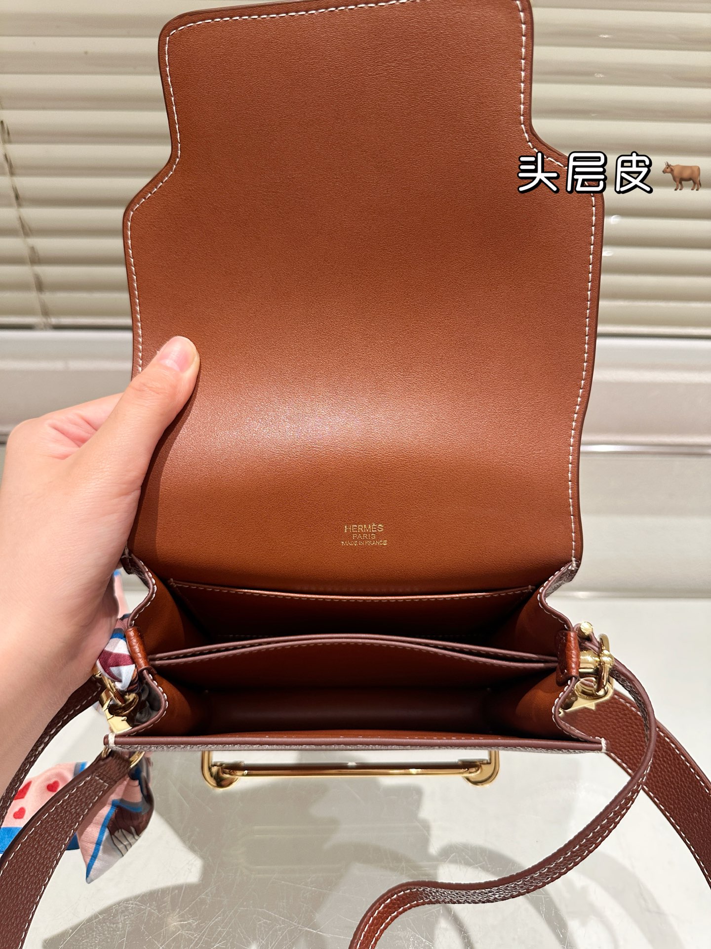 Hermès Roulis Slim Bolso de Hombro Marrón Cuero Genuino con Herrajes Dorados 10 i1758983520938 1811 0 8