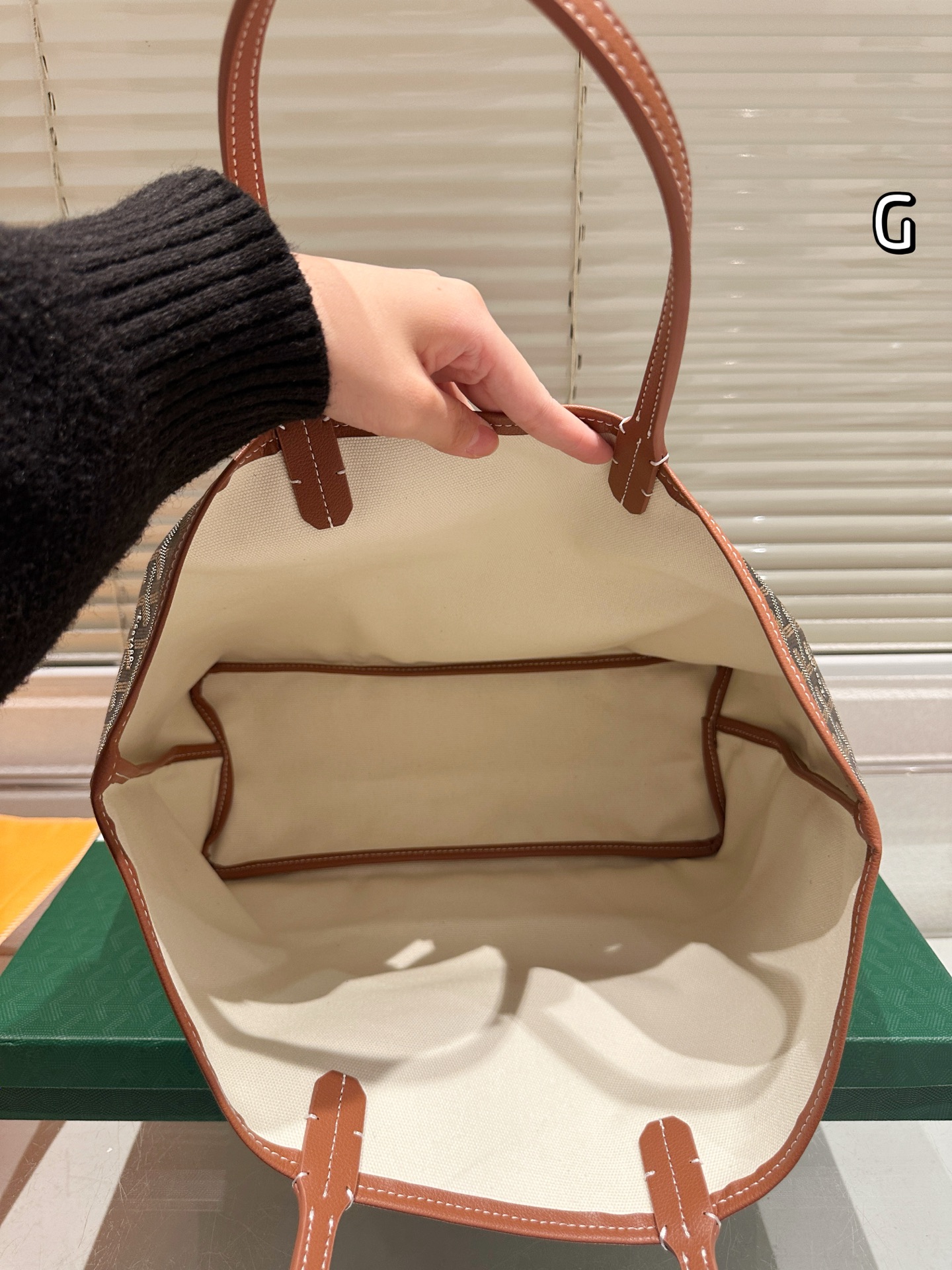 大人気偽物 トートバッグ ロゴ カーフスキン