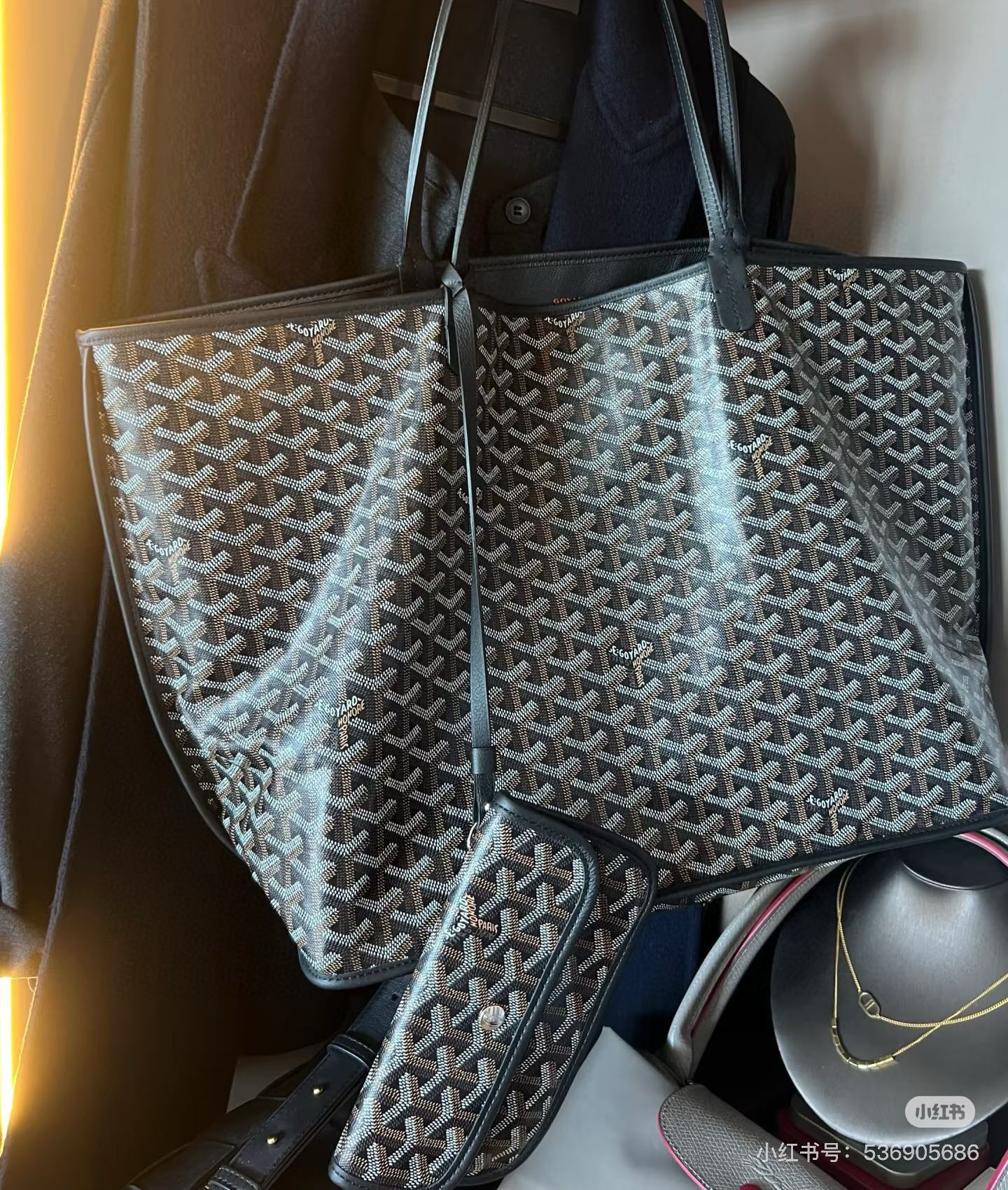 大人気偽物 トートバッグ ロゴ カーフスキン