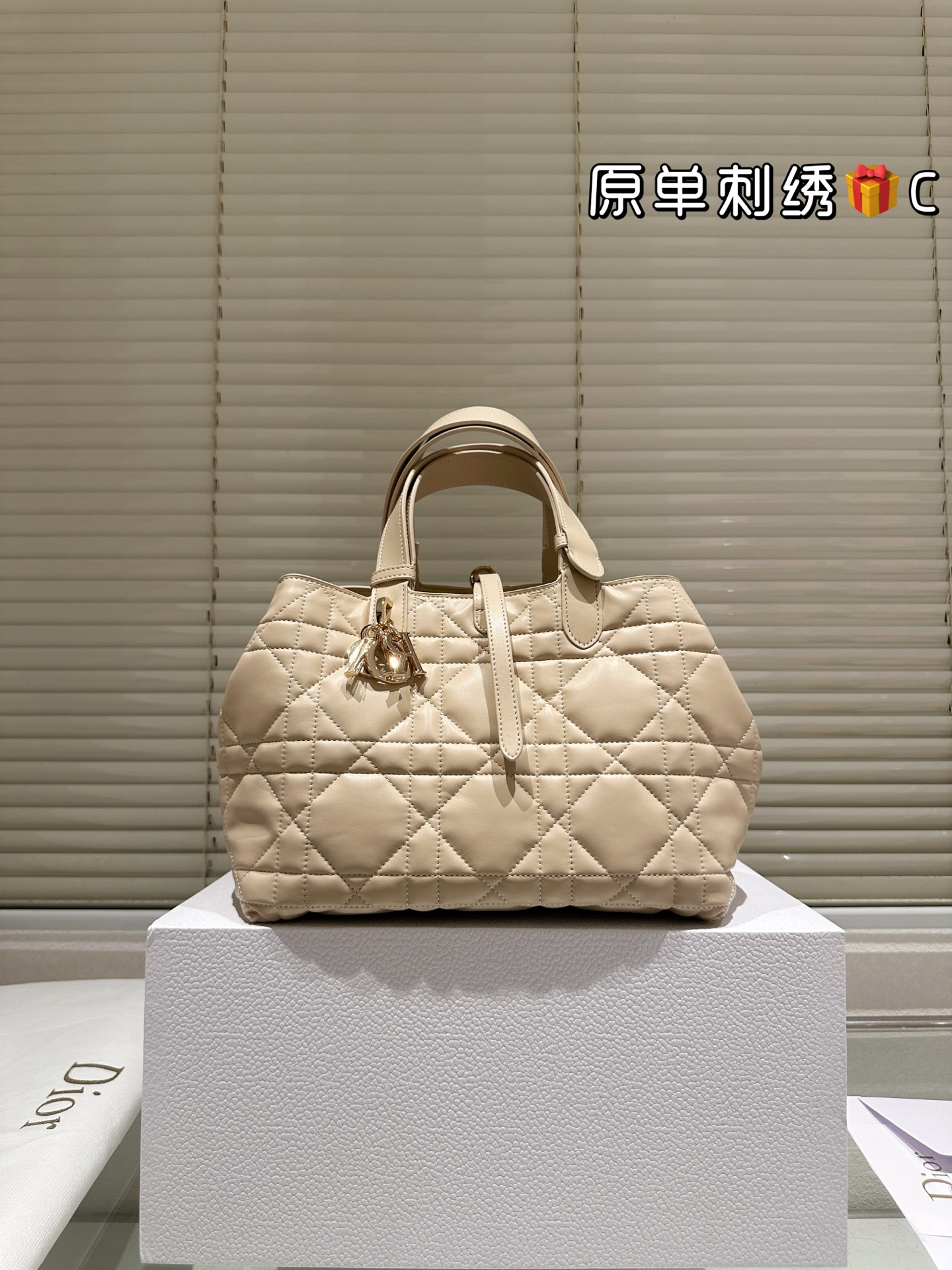 大人気偽物 トートバッグ ロゴ カーフスキン