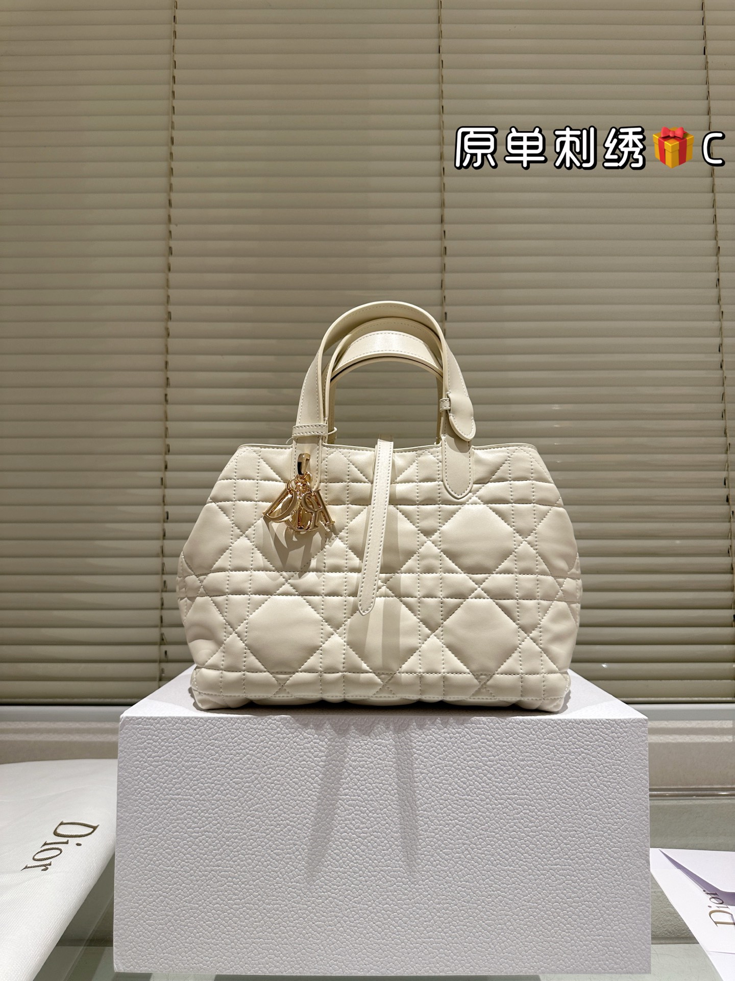 大人気偽物 トートバッグ ロゴ カーフスキン