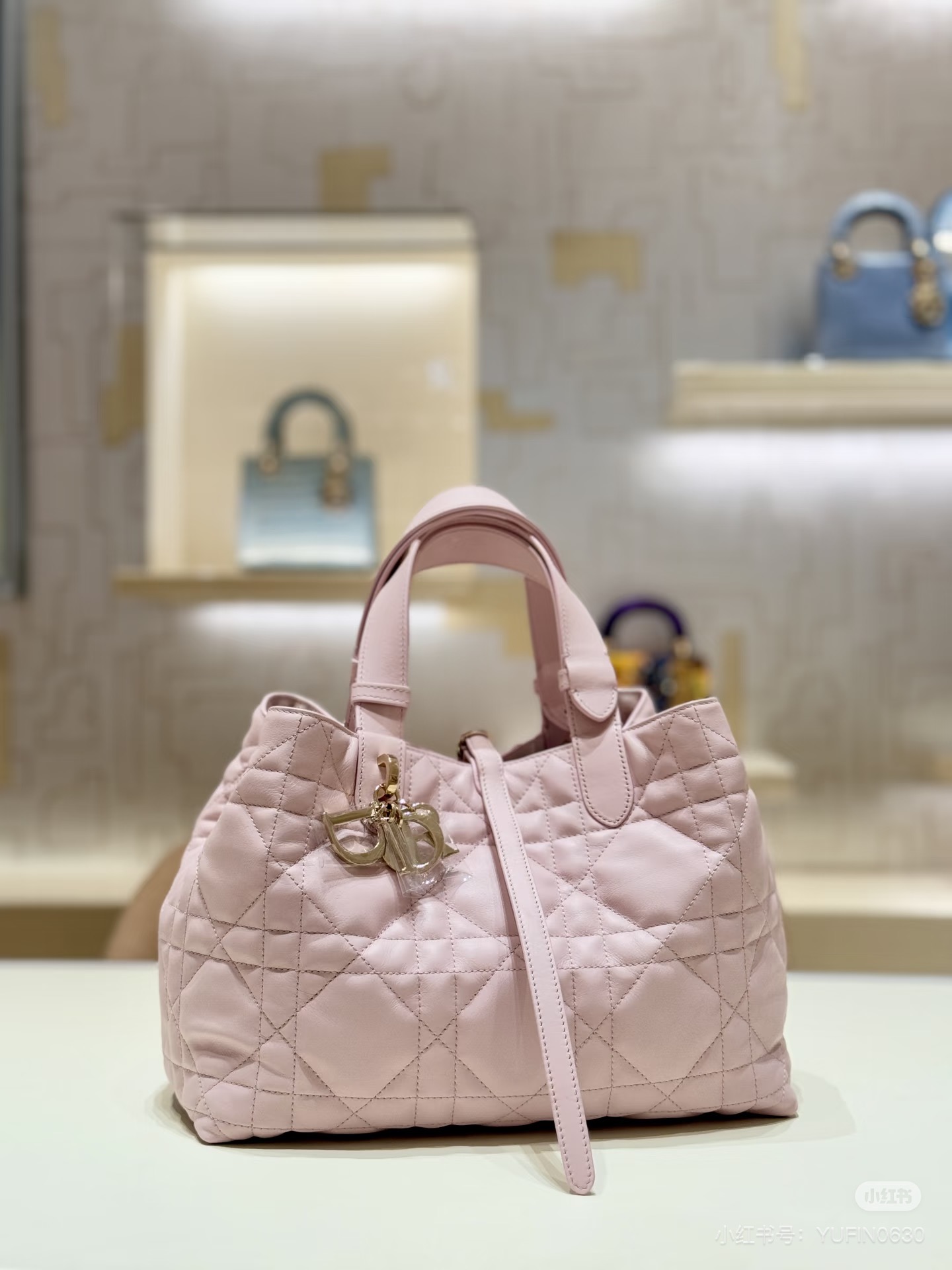 大人気偽物 トートバッグ ロゴ カーフスキン