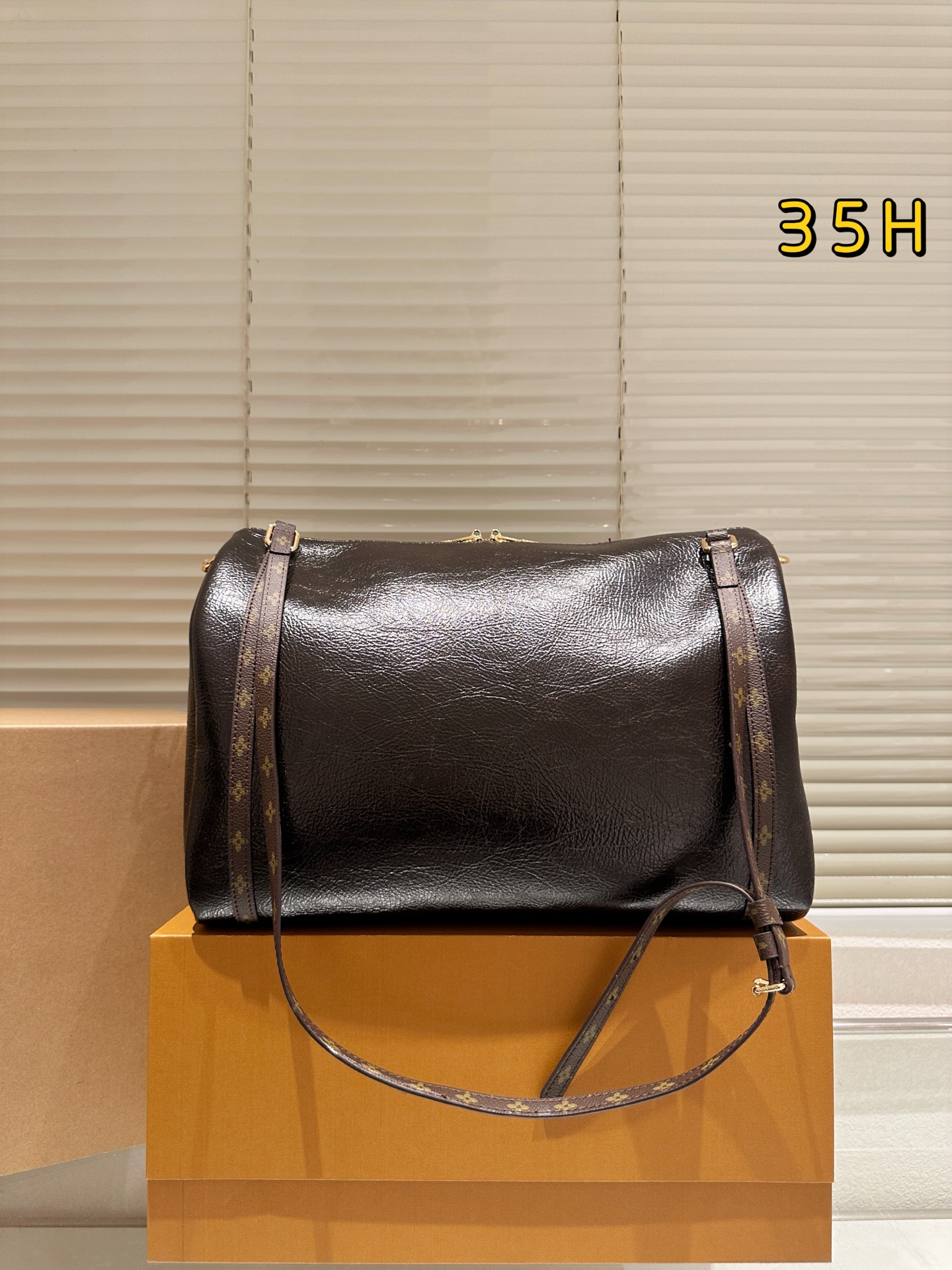 大人気偽物 トートバッグ ロゴ カーフスキン