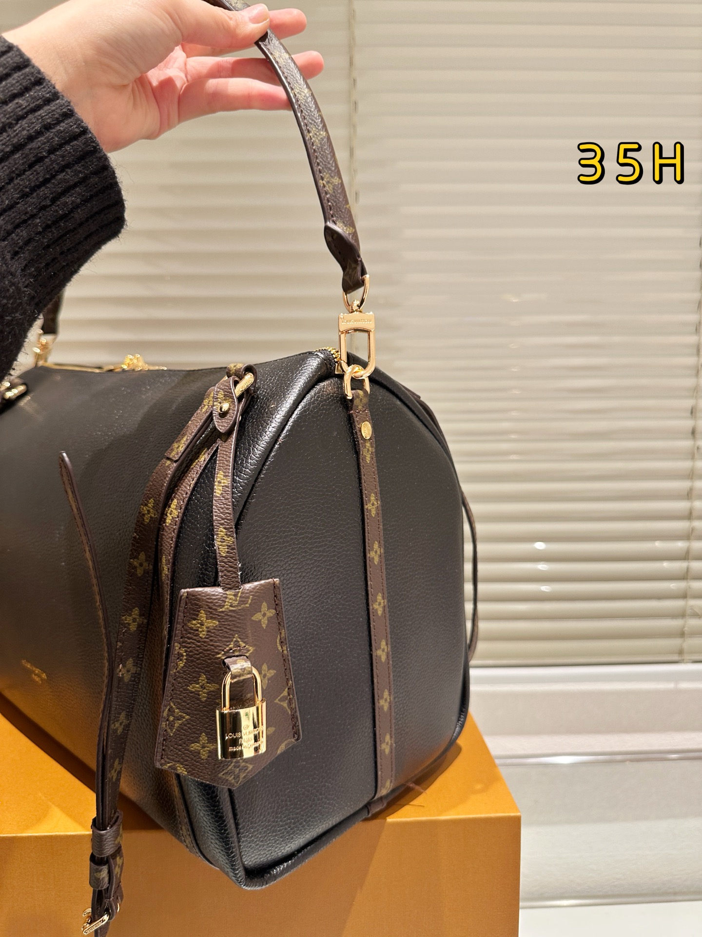 大人気偽物 トートバッグ ロゴ カーフスキン