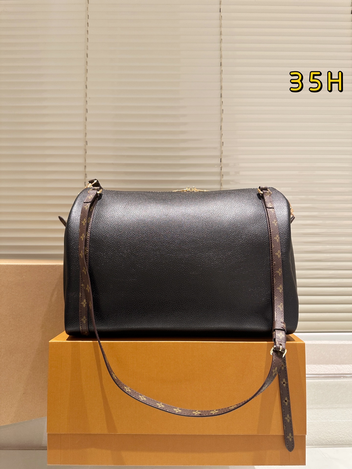 大人気偽物 トートバッグ ロゴ カーフスキン