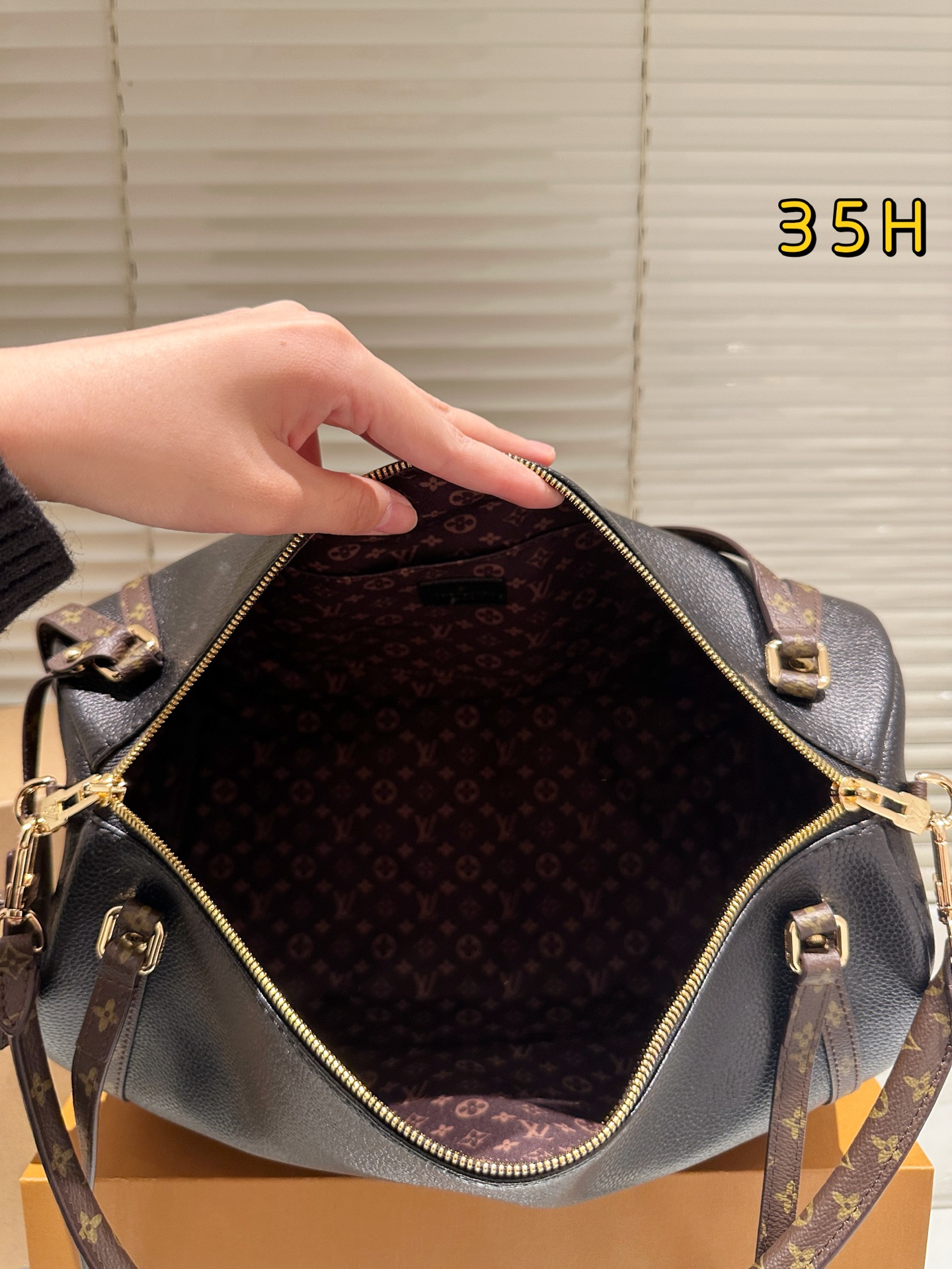 大人気偽物 トートバッグ ロゴ カーフスキン