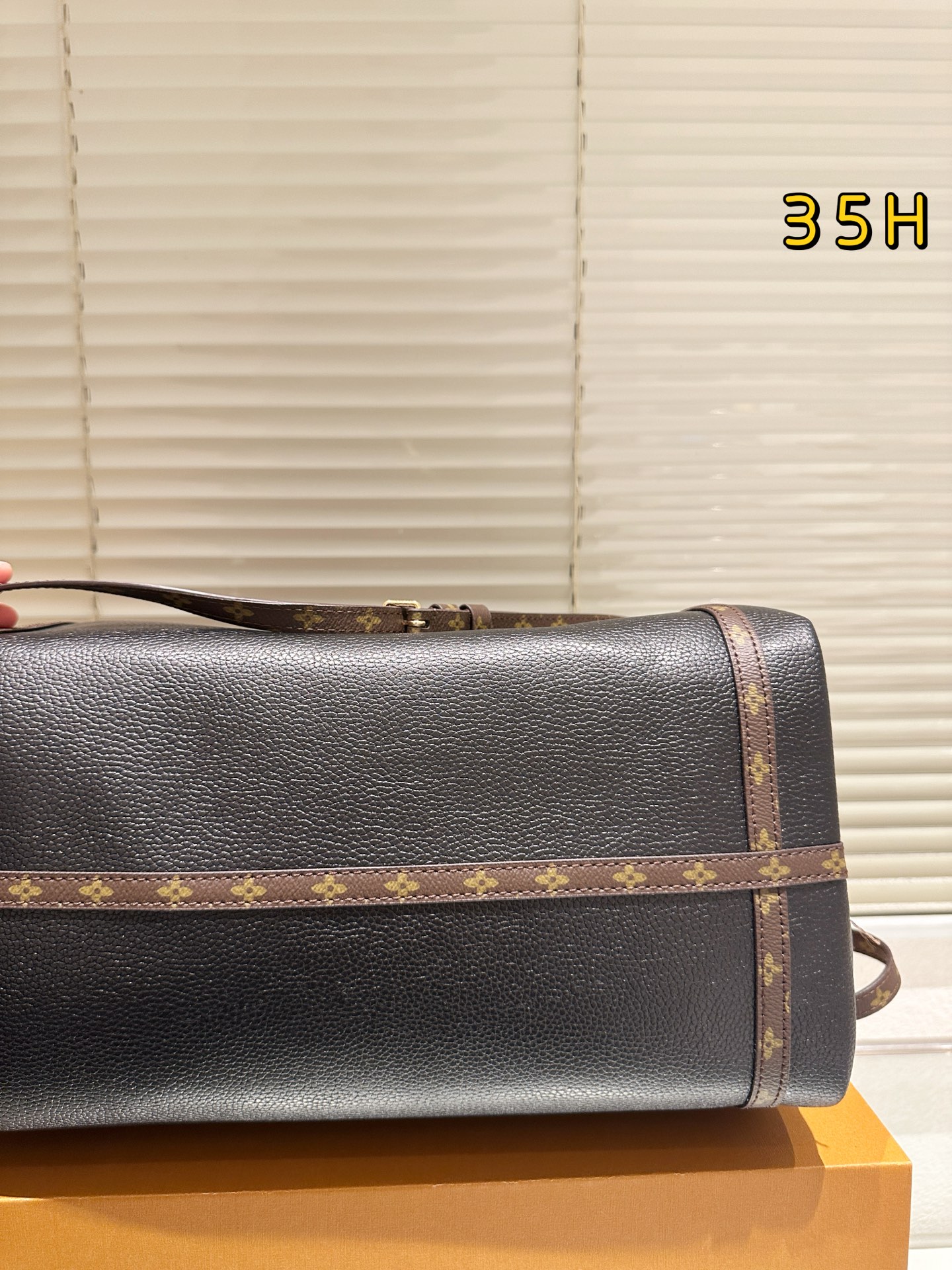 大人気偽物 トートバッグ ロゴ カーフスキン