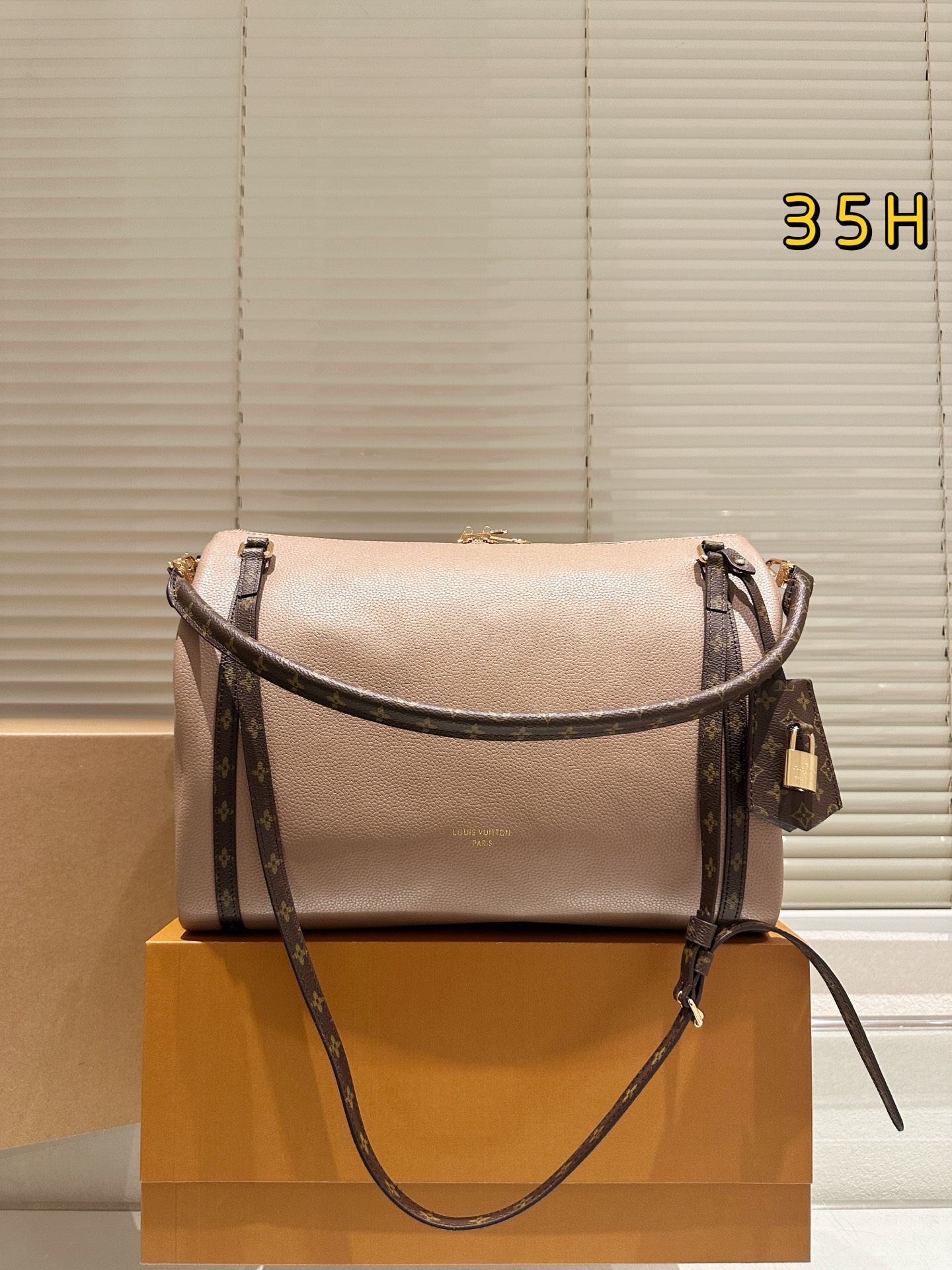 大人気偽物 トートバッグ ロゴ カーフスキン