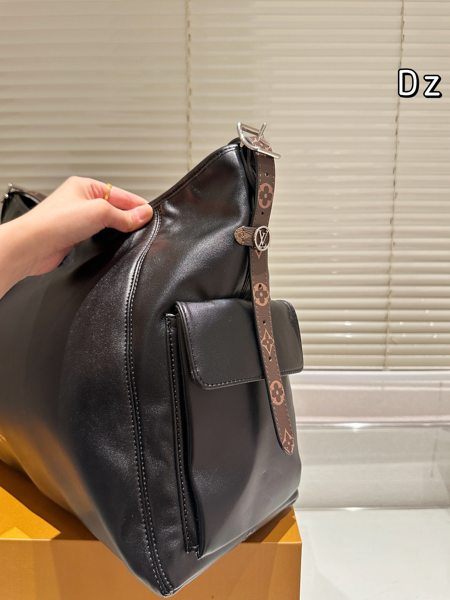 大人気偽物 トートバッグ ロゴ カーフスキン