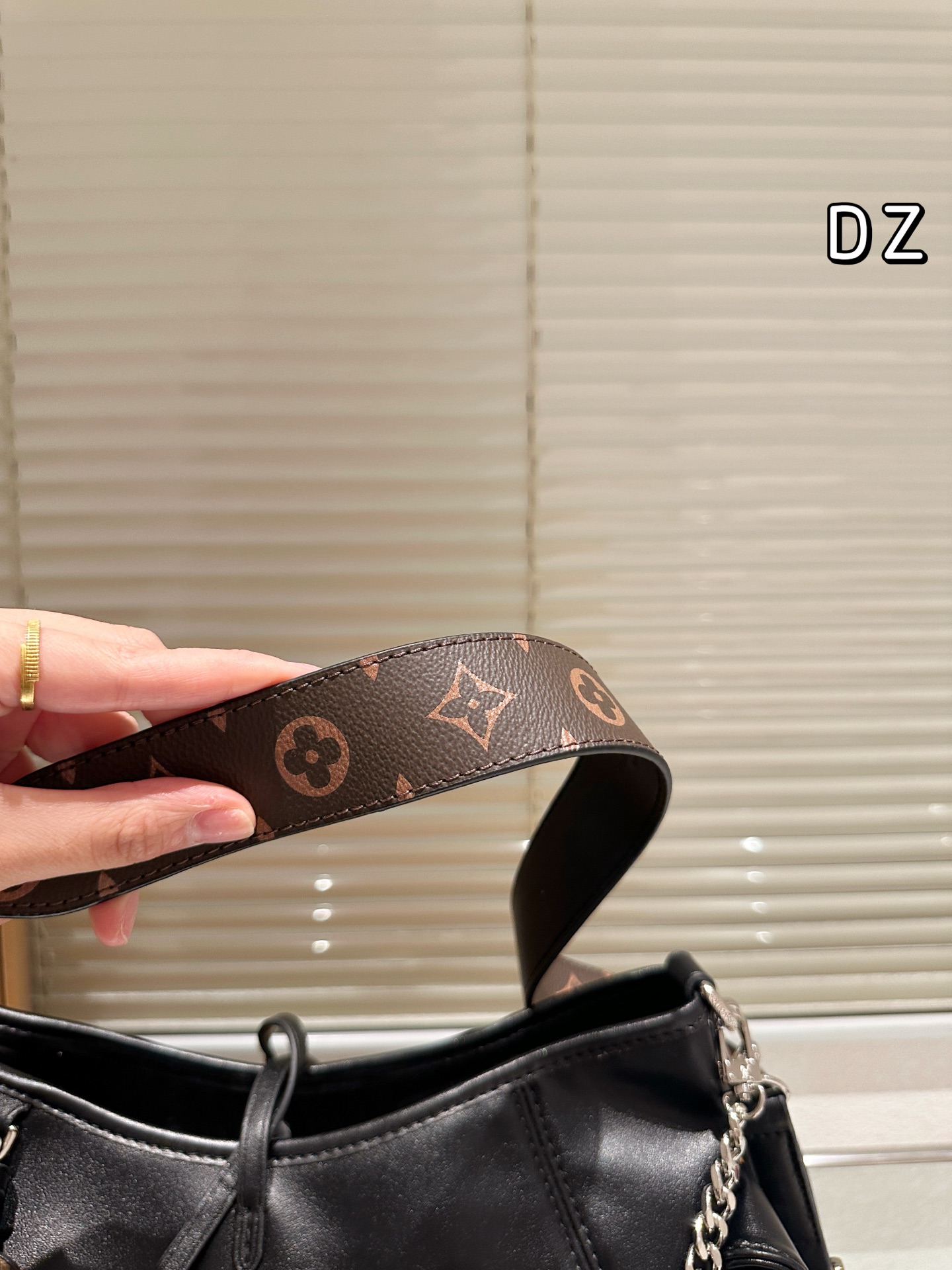 大人気偽物 トートバッグ ロゴ カーフスキン