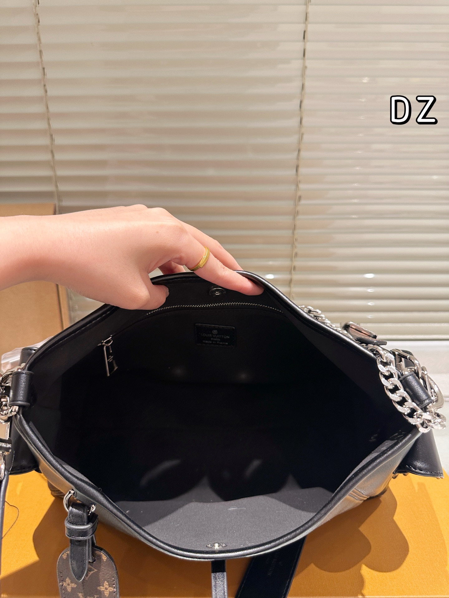 大人気偽物 トートバッグ ロゴ カーフスキン