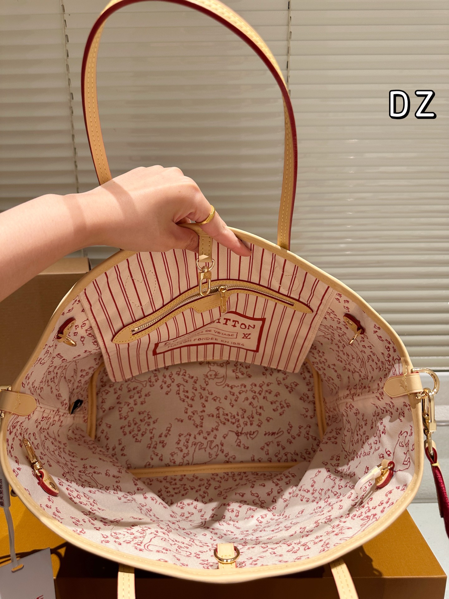 大人気偽物 トートバッグ ロゴ カーフスキン