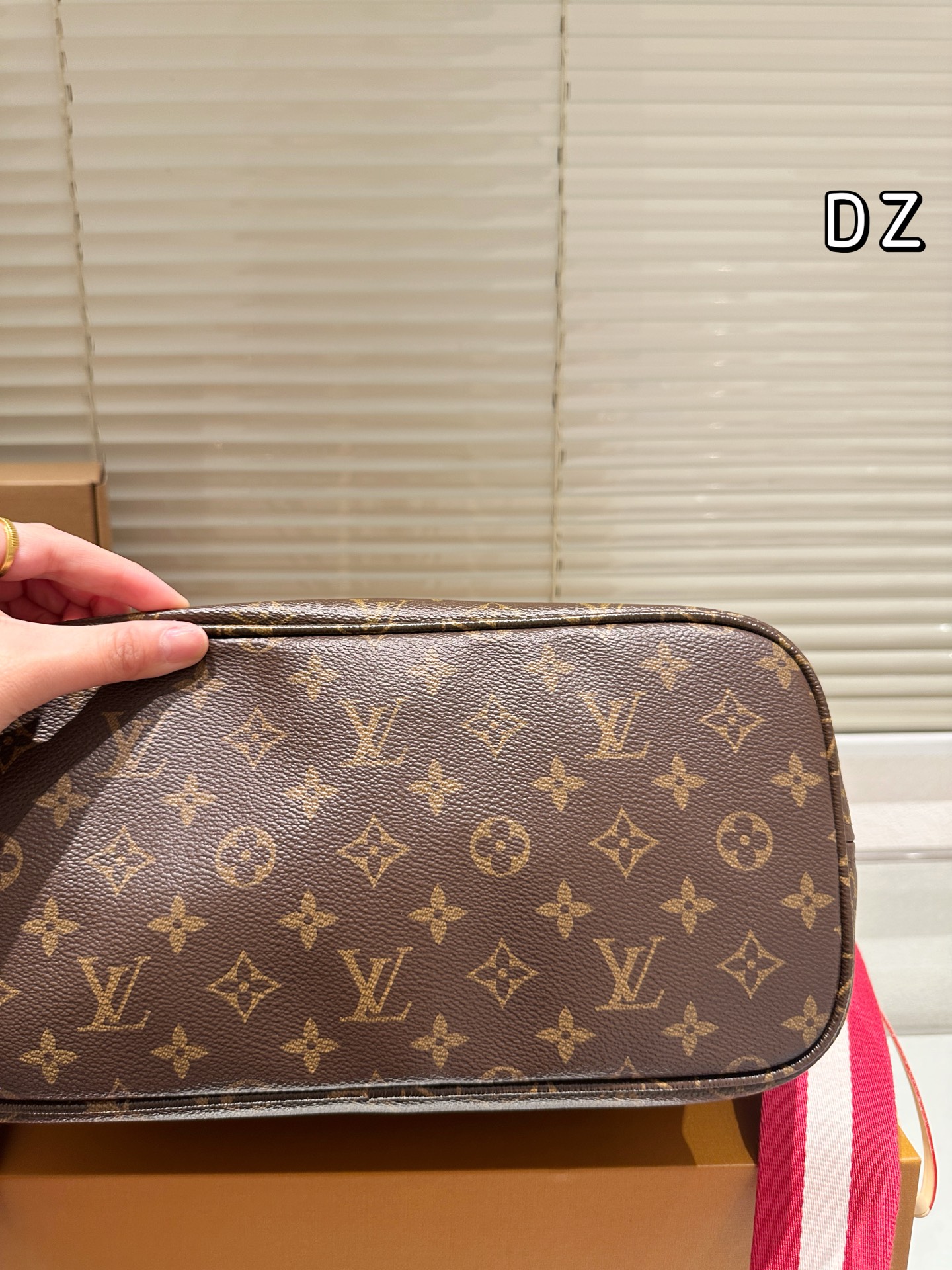 大人気偽物 トートバッグ ロゴ カーフスキン