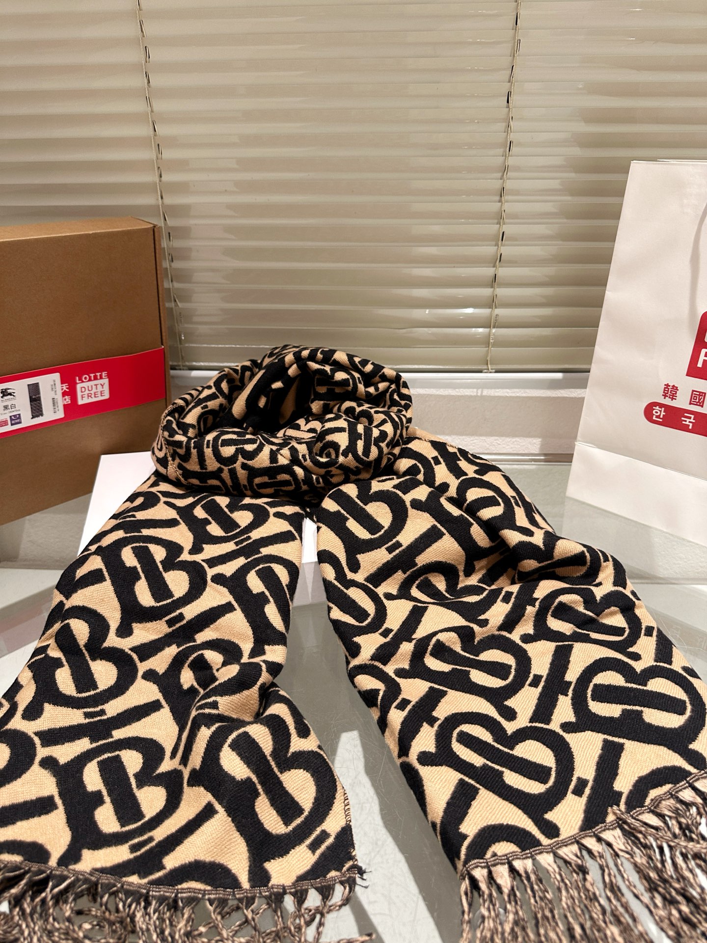 大人気偽物 トートバッグ ロゴ カーフスキン