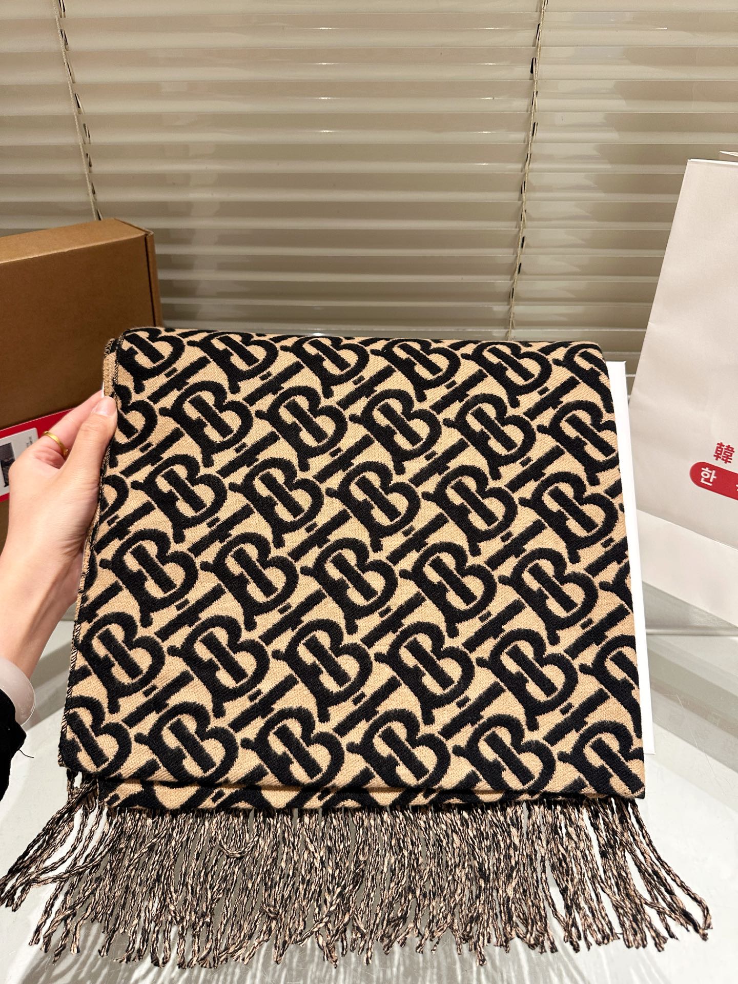 大人気偽物 トートバッグ ロゴ カーフスキン