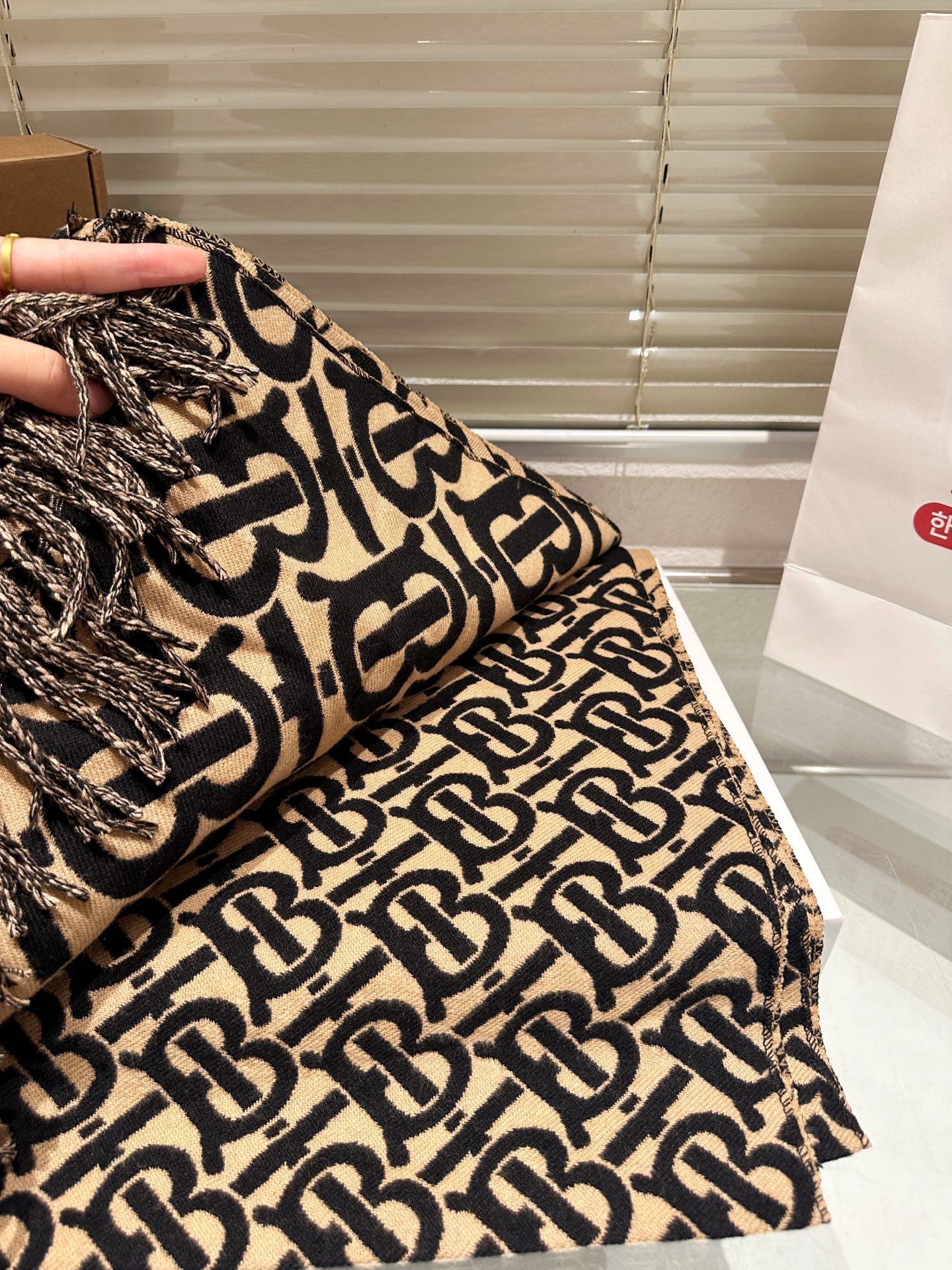 大人気偽物 トートバッグ ロゴ カーフスキン