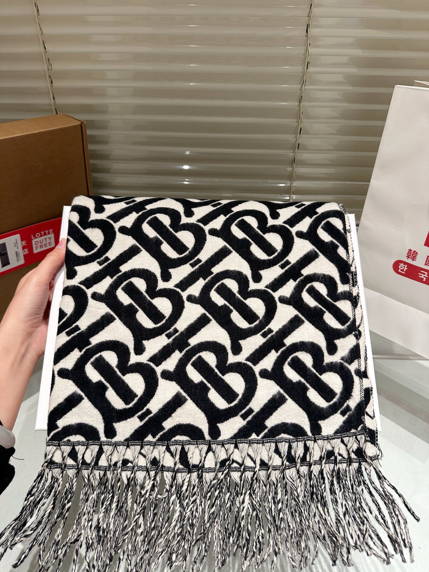 大人気偽物 トートバッグ ロゴ カーフスキン