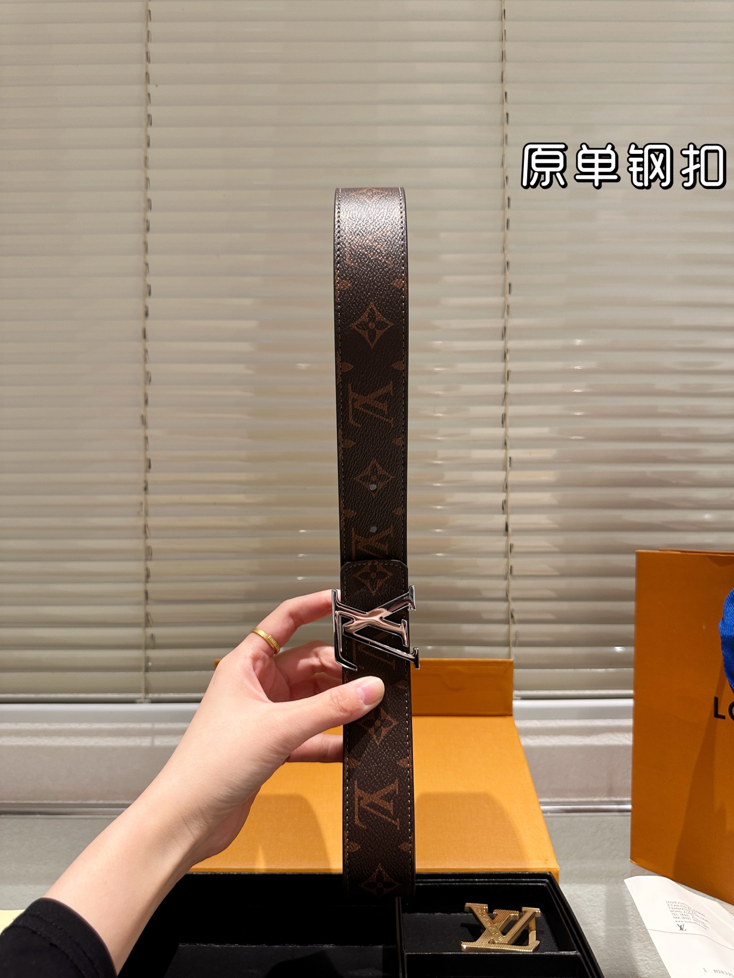 双头‼️💰200包邮 钢扣
高版本！腰带[嘿哈]lv牛皮🐂皮带～热门款 男女通用皮带里面最火的版本啦～质量很好 全套包装！五金绝对不褪色 皮带头和专柜一样的哦～ 配礼盒手提袋发票