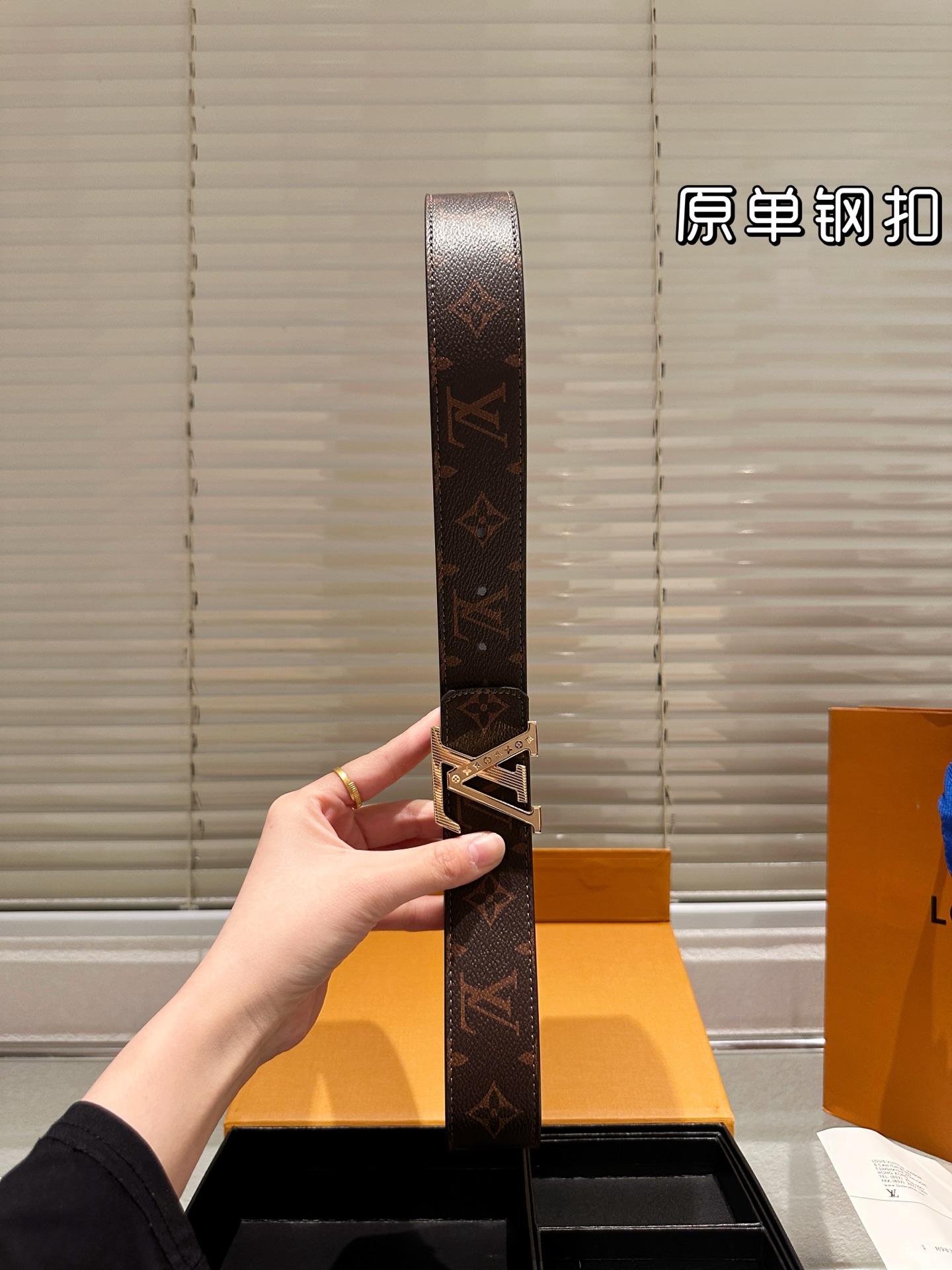 双头‼️💰200包邮 钢扣
高版本！腰带[嘿哈]lv牛皮🐂皮带～热门款 男女通用皮带里面最火的版本啦～质量很好 全套包装！五金绝对不褪色 皮带头和专柜一样的哦～ 配礼盒手提袋发票
