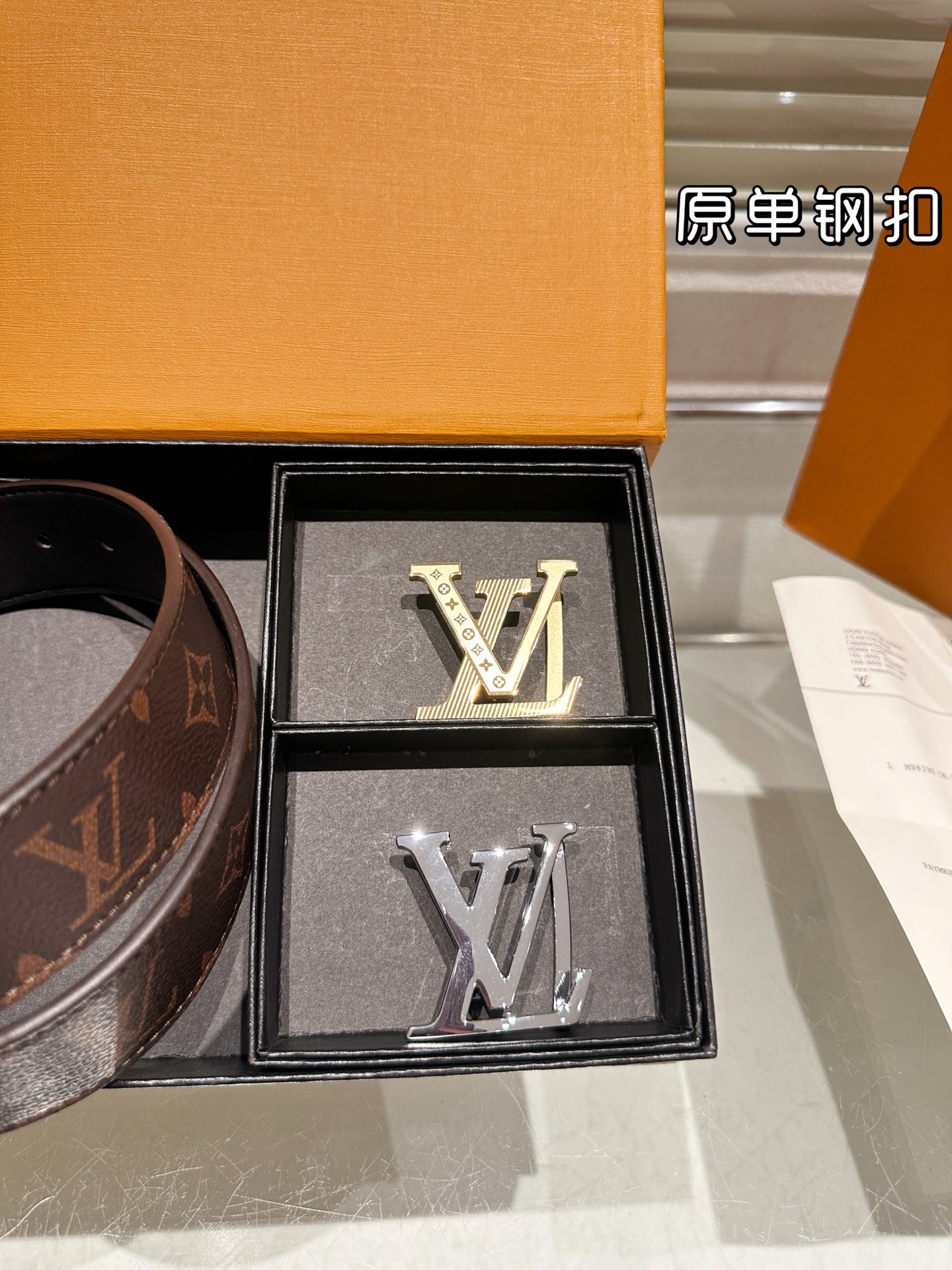 双头‼️💰200包邮 钢扣
高版本！腰带[嘿哈]lv牛皮🐂皮带～热门款 男女通用皮带里面最火的版本啦～质量很好 全套包装！五金绝对不褪色 皮带头和专柜一样的哦～ 配礼盒手提袋发票