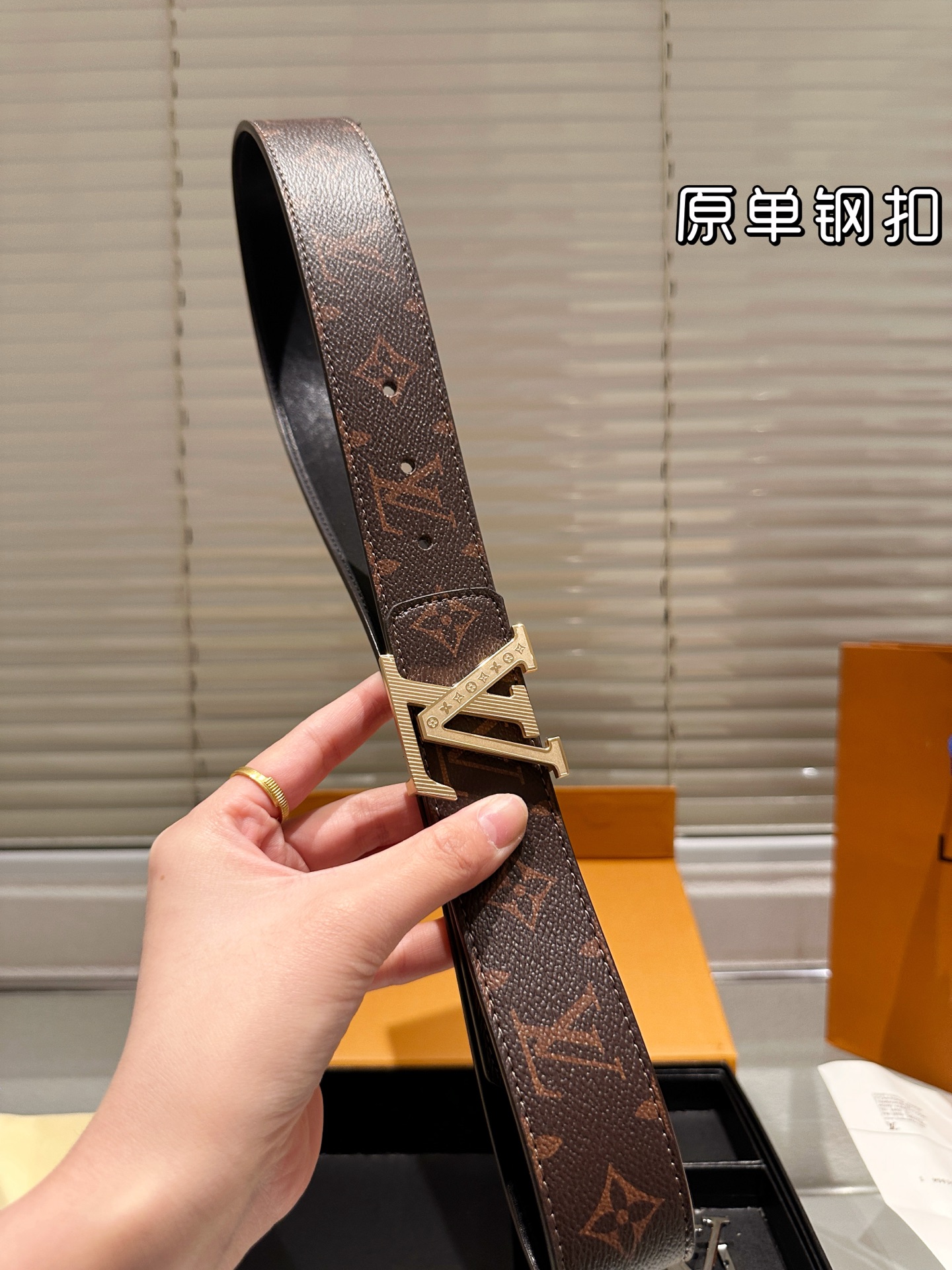 双头‼️💰200包邮 钢扣
高版本！腰带[嘿哈]lv牛皮🐂皮带～热门款 男女通用皮带里面最火的版本啦～质量很好 全套包装！五金绝对不褪色 皮带头和专柜一样的哦～ 配礼盒手提袋发票