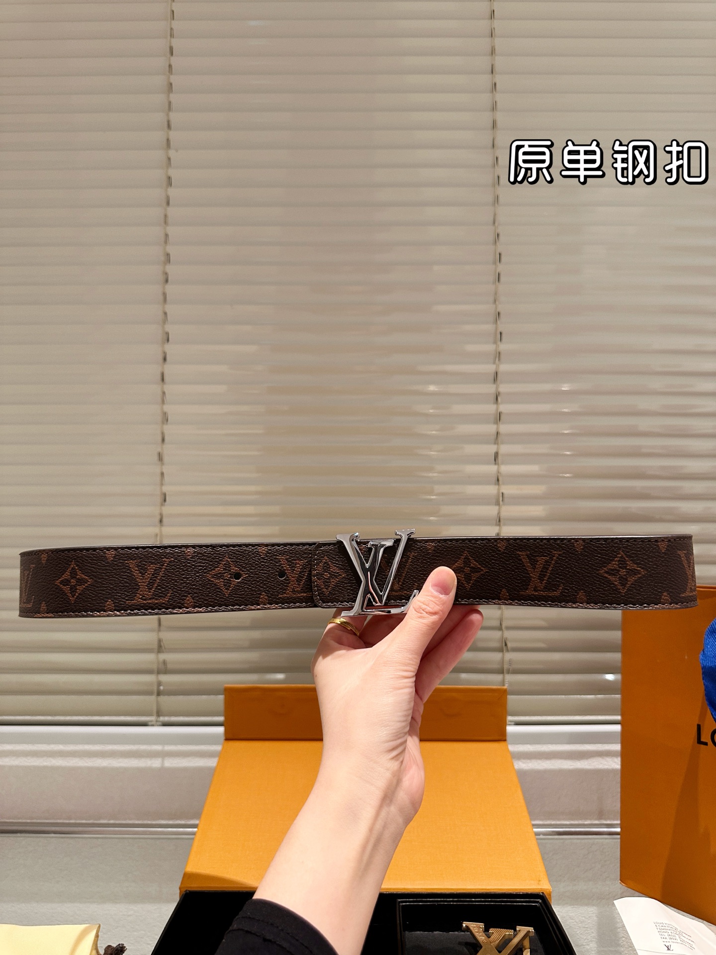 双头‼️💰200包邮 钢扣
高版本！腰带[嘿哈]lv牛皮🐂皮带～热门款 男女通用皮带里面最火的版本啦～质量很好 全套包装！五金绝对不褪色 皮带头和专柜一样的哦～ 配礼盒手提袋发票