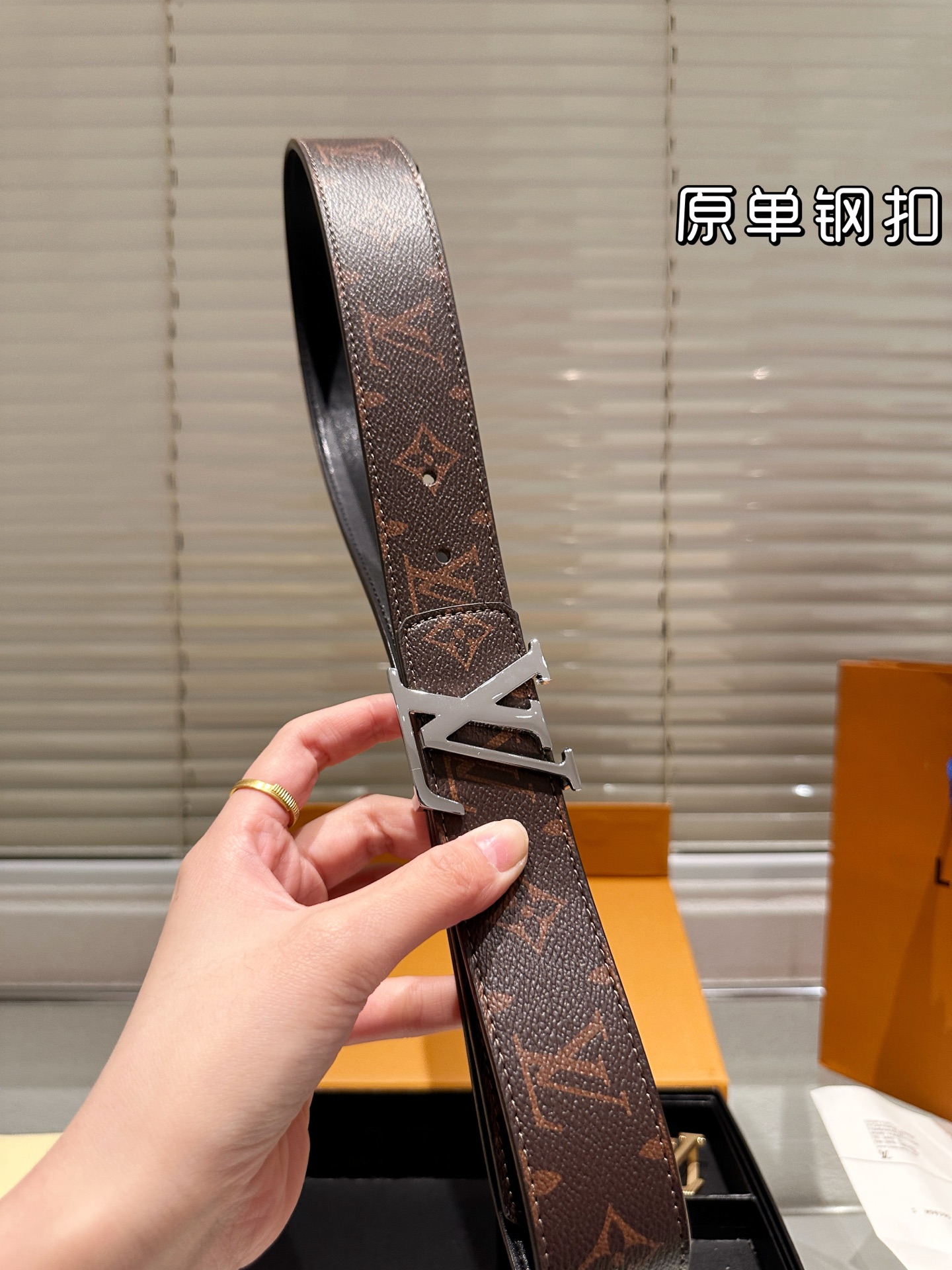 双头‼️💰200包邮 钢扣
高版本！腰带[嘿哈]lv牛皮🐂皮带～热门款 男女通用皮带里面最火的版本啦～质量很好 全套包装！五金绝对不褪色 皮带头和专柜一样的哦～ 配礼盒手提袋发票