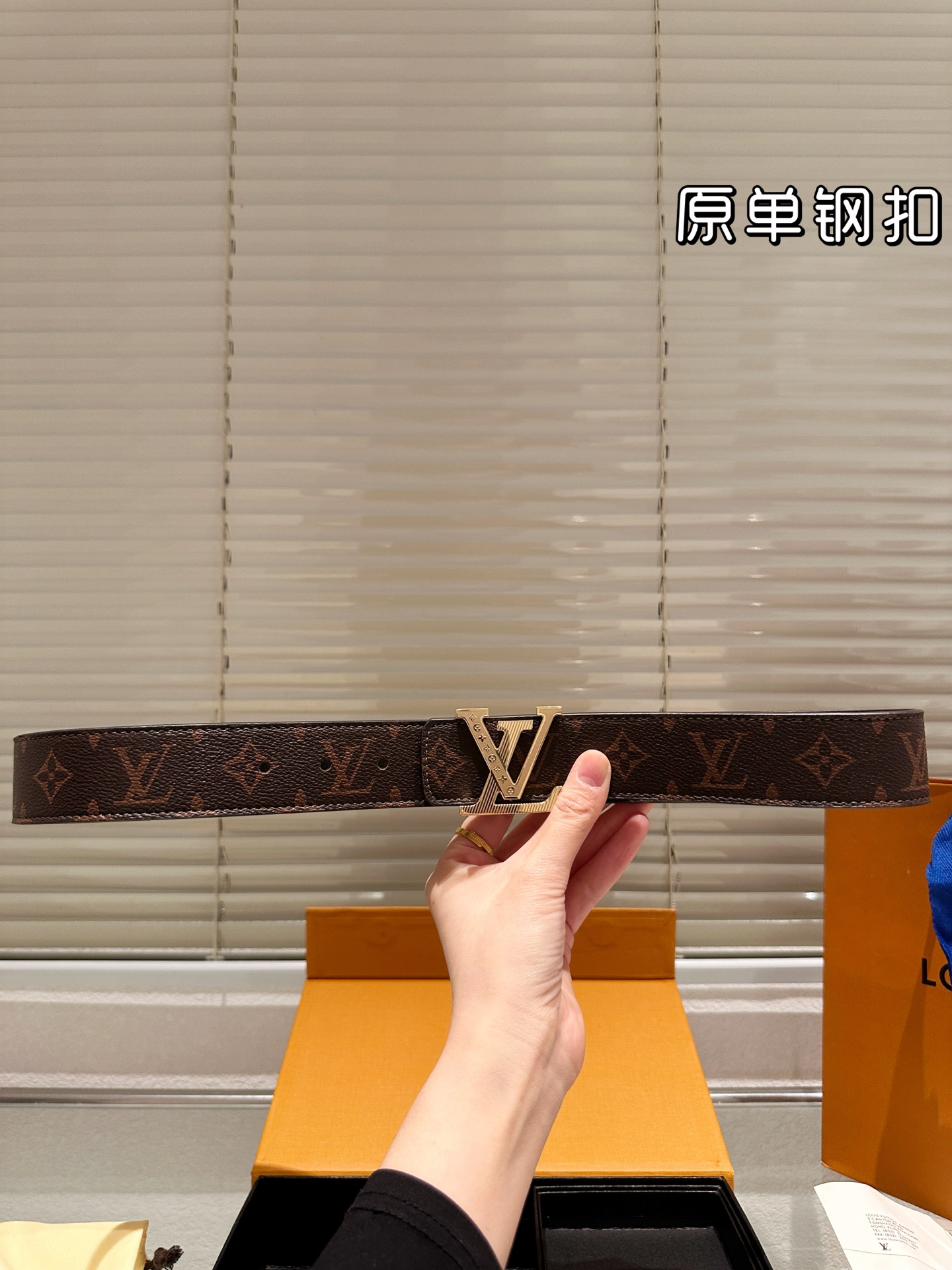 双头‼️💰200包邮 钢扣
高版本！腰带[嘿哈]lv牛皮🐂皮带～热门款 男女通用皮带里面最火的版本啦～质量很好 全套包装！五金绝对不褪色 皮带头和专柜一样的哦～ 配礼盒手提袋发票