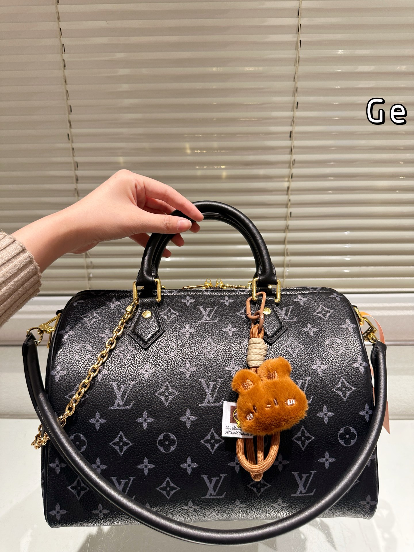 P180
LV Speedy枕头包 
 Lv speed