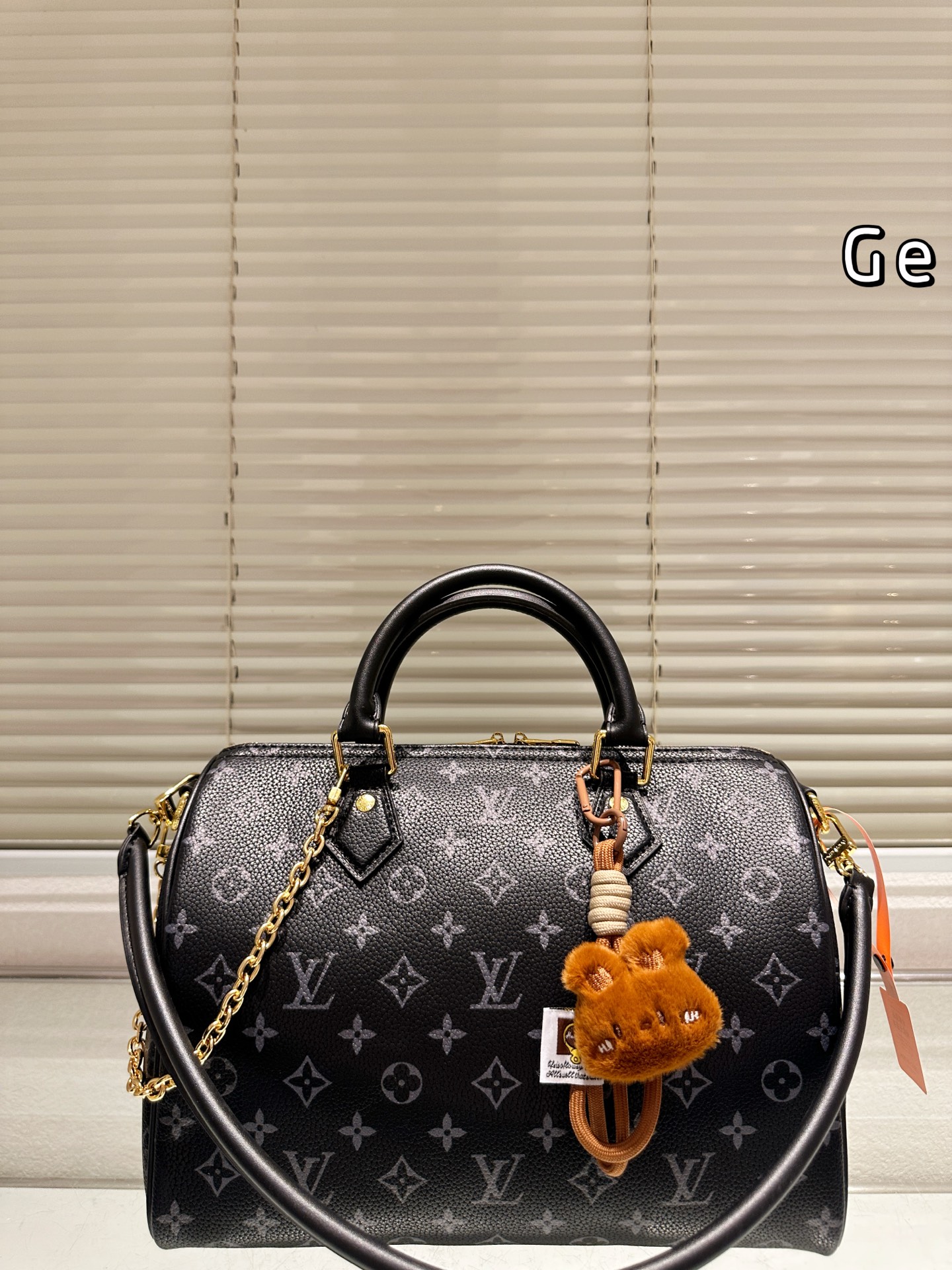 P180
LV Speedy枕头包 
 Lv speed