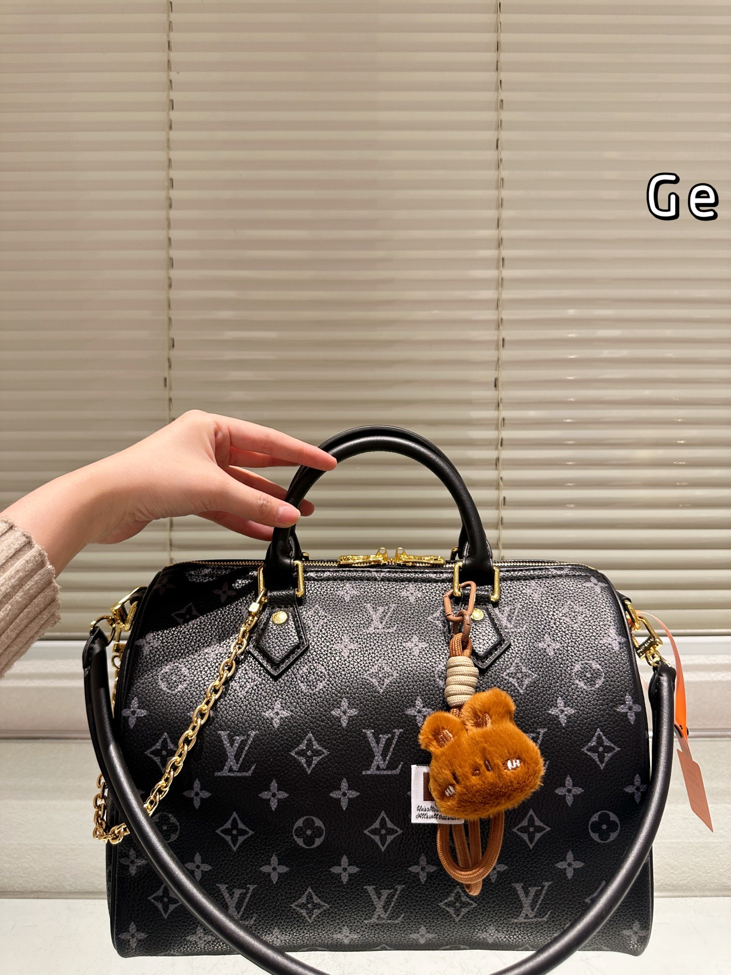 P180
LV Speedy枕头包 
 Lv speed