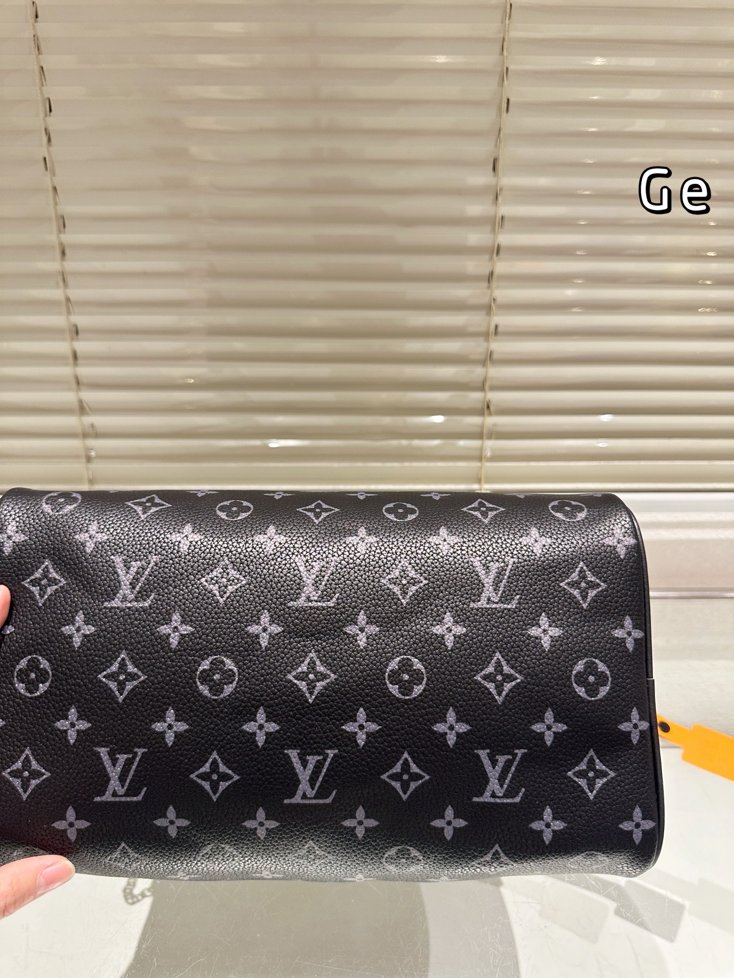 P180
LV Speedy枕头包 
 Lv speed