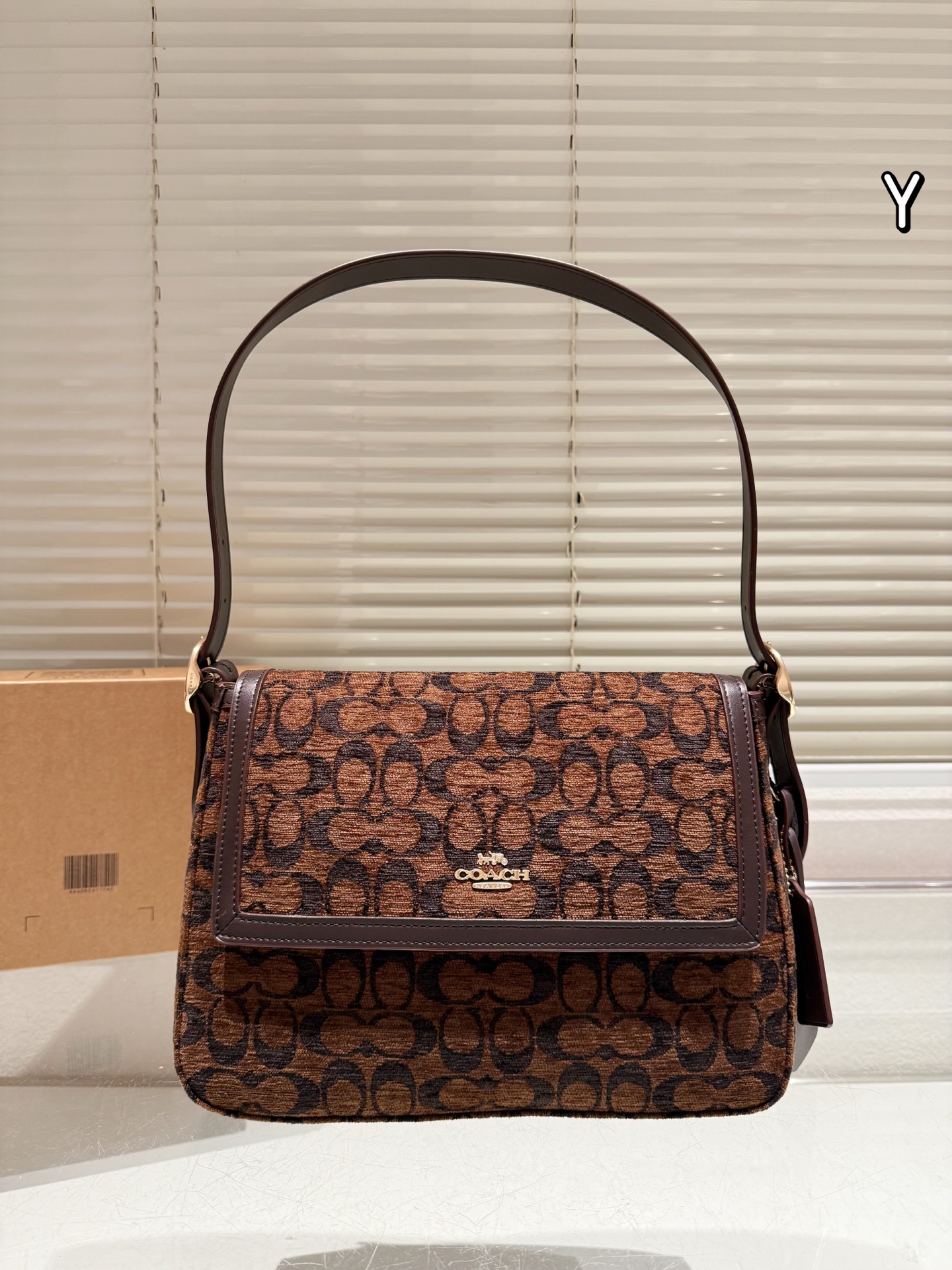 Coach Etta bolso de hombro grande, Coach Etta bolso de hombro grande, lona clásica con estampado y ribete de cuero marr…
