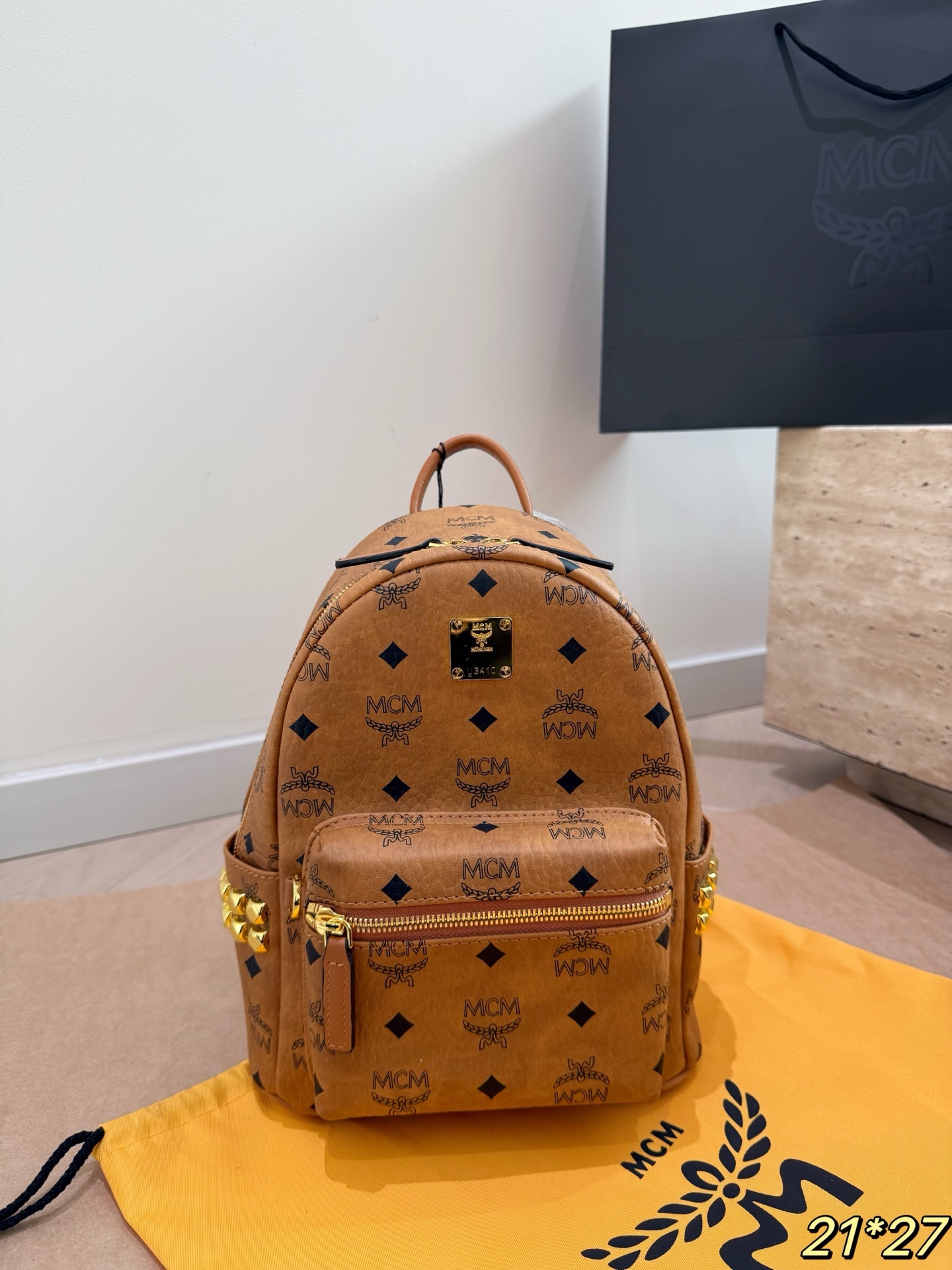 Versión chip P170. Mochila original de MCM. Esta mochila es un amor, se ve genial en las fotos, combina con todo y es m…