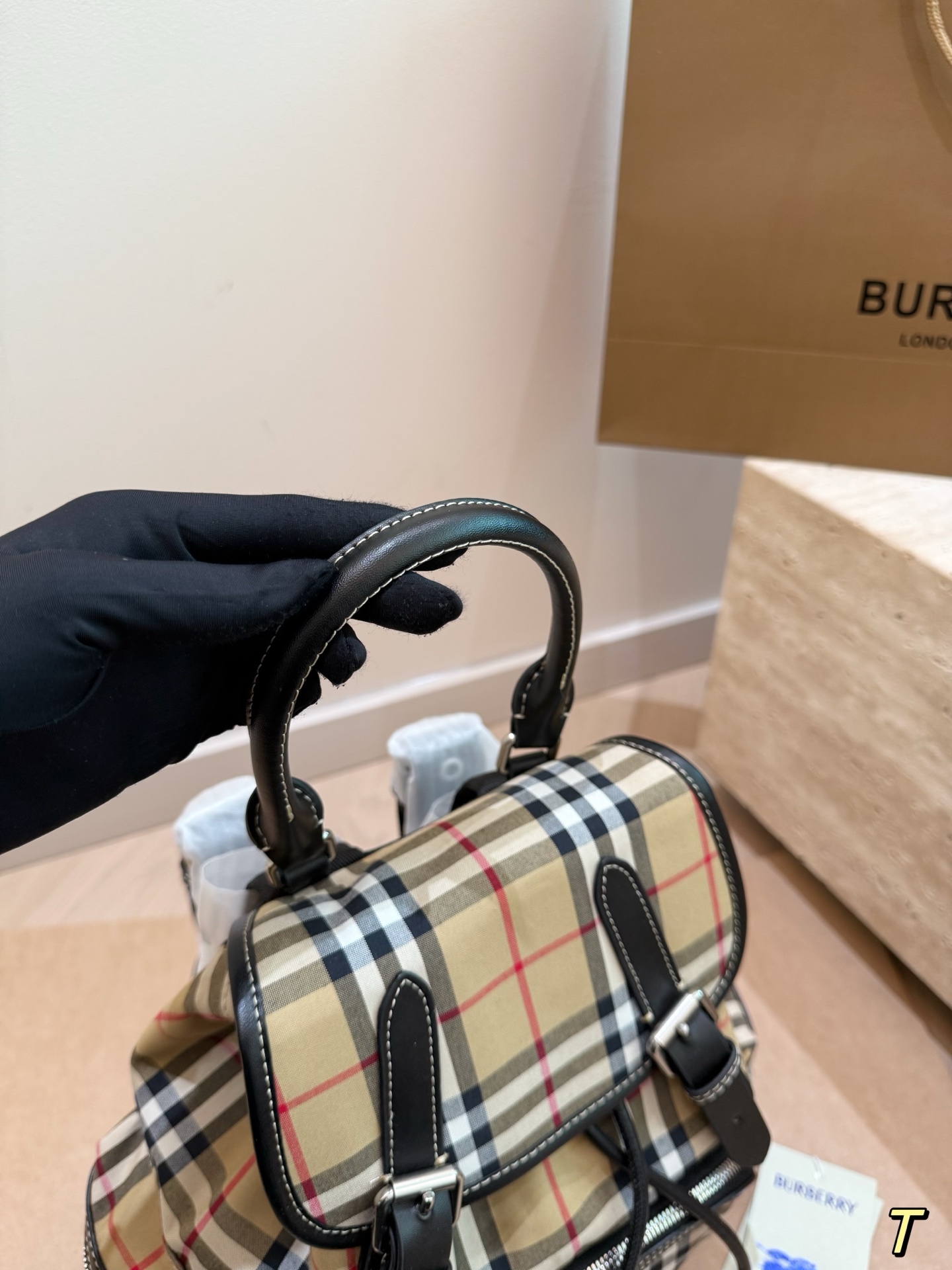 Burberry bag size：28*32cm — photo 2