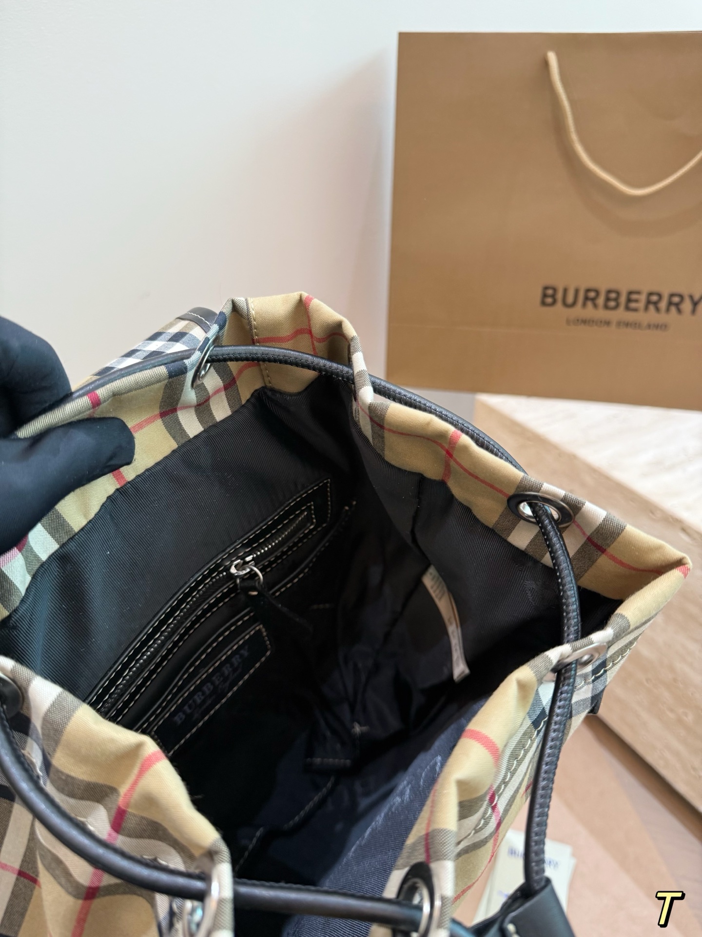 Burberry bag size：28*32cm — photo 9