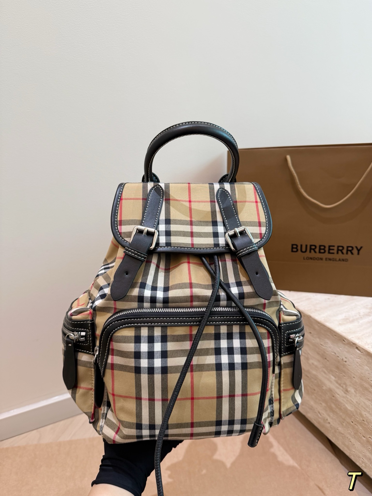 Burberry bag size：28*32cm — photo 3