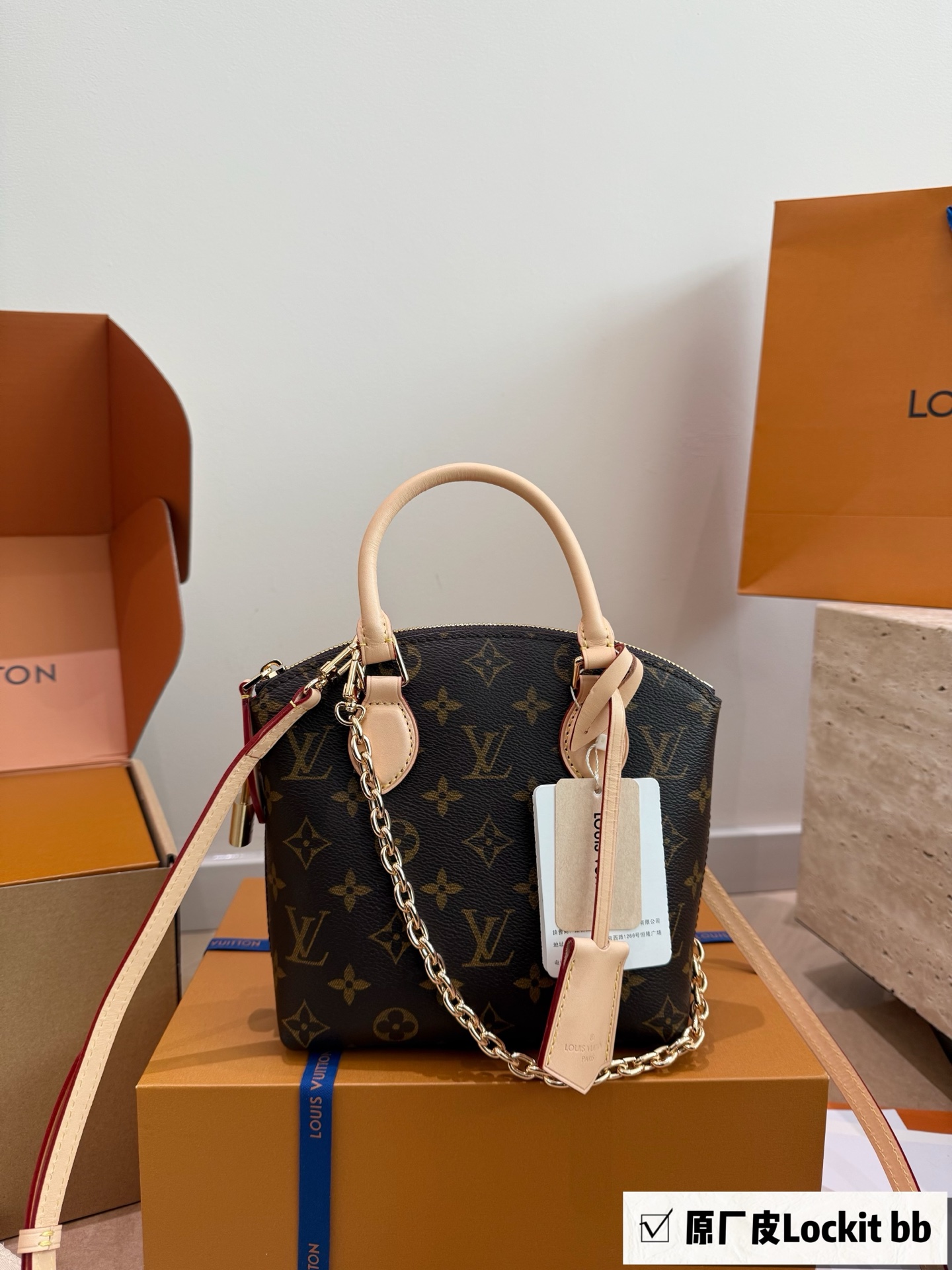 P398 | | Leather, Top Quality, Chip Scanable | | Size: 15 19cm | Lv Fresh Lockit Bb | The More I Look At It, The More I Like It | The Bag Design Is Super Practical | Portable/crossbody/underarm, You Can Carry It How You Want | Full Set Of Packaging