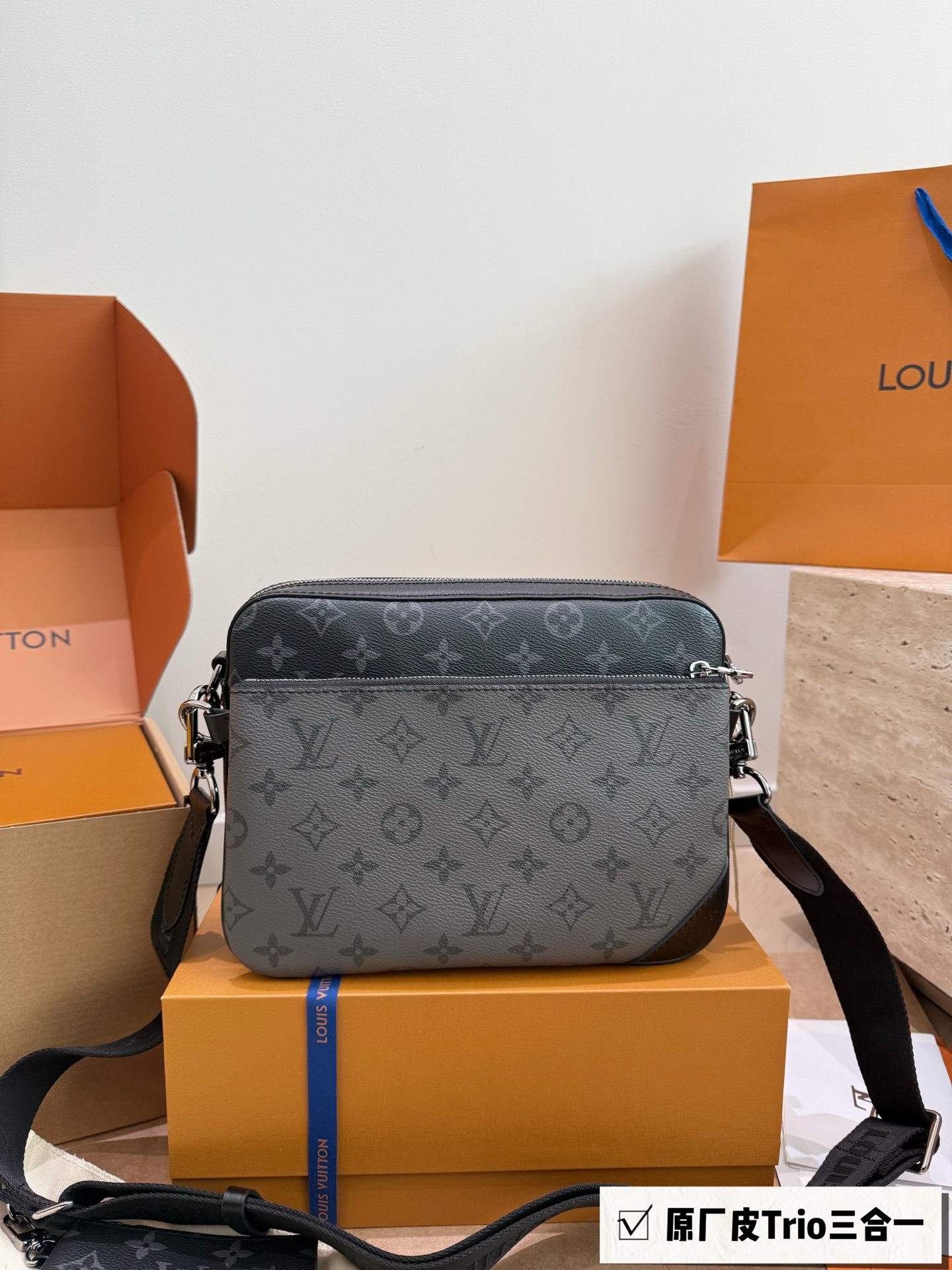 P383 Top Order, All Steel Hardware, Scannable Chip | | Lv Bag Men's Three-in-one Black Warrior Three-piece Set Trio Messenger Bag | |. The Three-in-one Bag Launched By Lv Has Become An Instant Hit And Has Become A Popular Trend Among Various Bags. | | ●What Is Very Rare Is That The Three-in-one Bag Is Now Available For Men | | And It Is A Splicing Of Black Presbyopia And Reverse Black Presbyopia. Fans Of Black Presbyopia Will Definitely Not Be Able To Control It | | Each Part Of The Men's Three-in-one Bag Can Be Disassembled And Combined And Matched At Will. | | The Size Of The Bag Is Larger Than The Women's. The Largest One Can Hold An Ipad Mini, And The Medium One Can Easily Hold The Largest Iphone. The Smallest One Is Very Suitable For Cards And Other Small Things, And The Capacity Design Is Very Large. Because It Is A Men's Bag, The Overall Design Is Tough And Stylish, And The Black Presbyopia Is Very Handsome. Boys Or Cool Girls Can Carry It. |