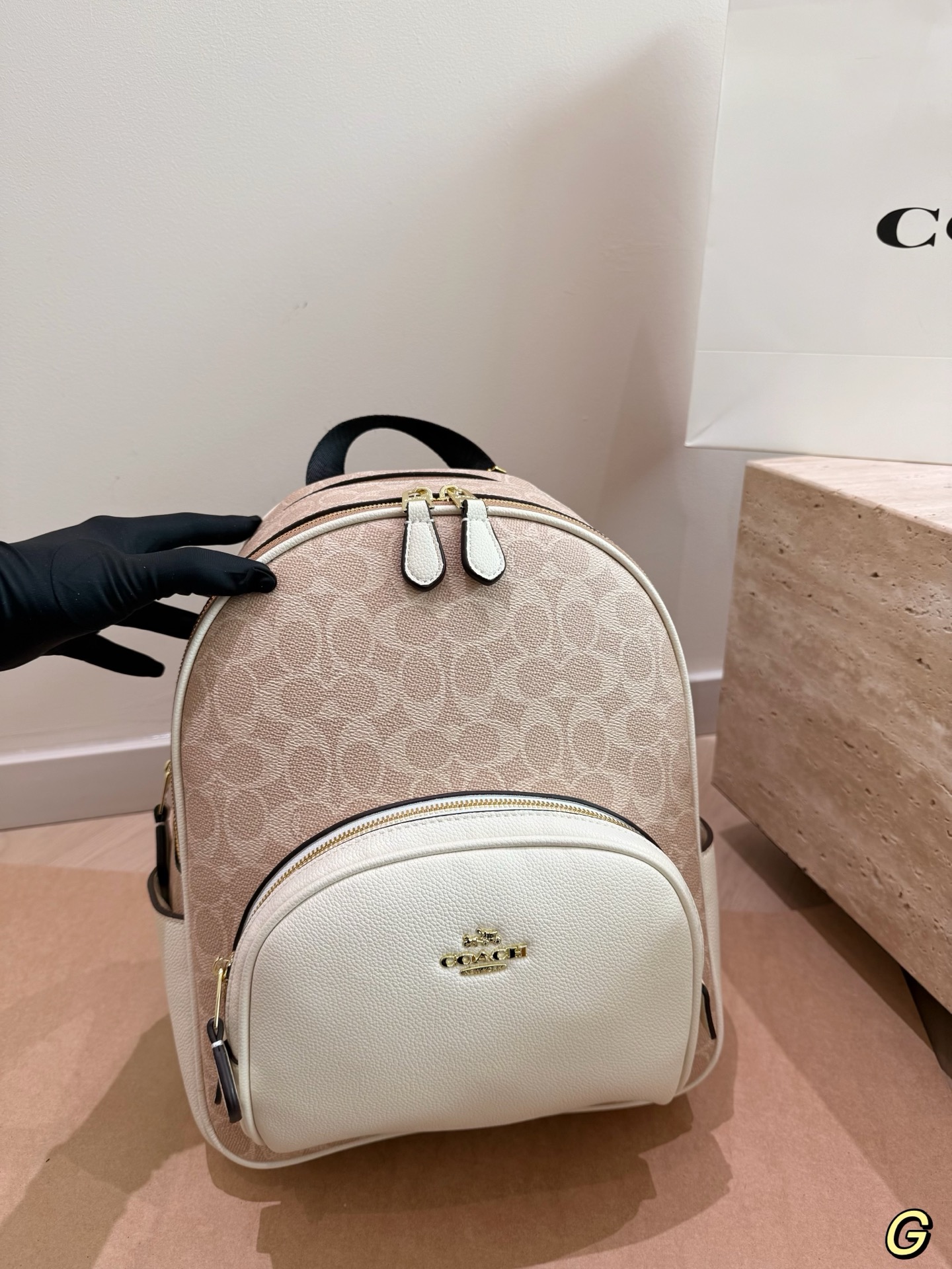 Coach mochila de gran capacidad, imprescindible para vacaciones y viajes, uno de los artículos imprescindibles para los…