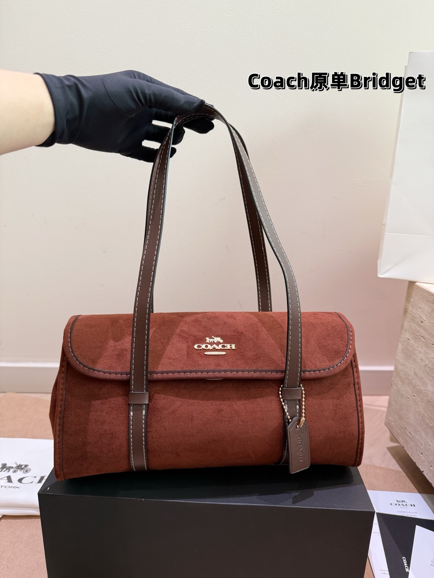 Original de fábrica coach Bridget bolso de hombro estilo baguette, material de gamuza y cuero, textura fina y duradera.…