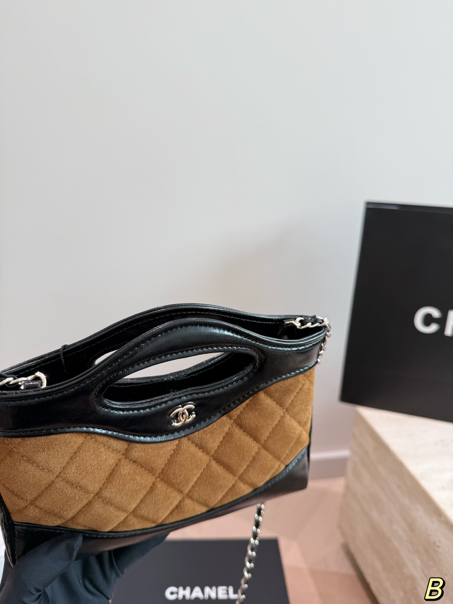 Alternative view of Chanel Handbag 11400