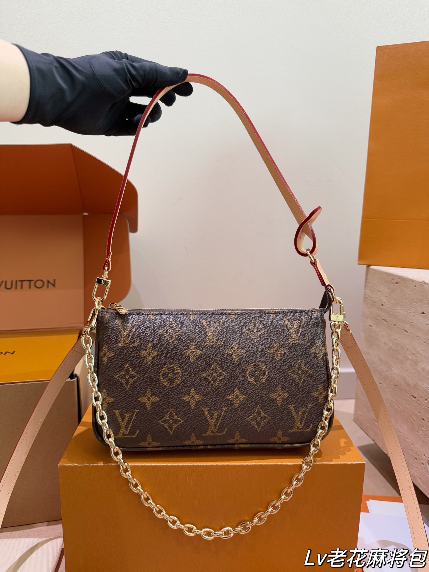 Louis Vuitton Handbag 11413