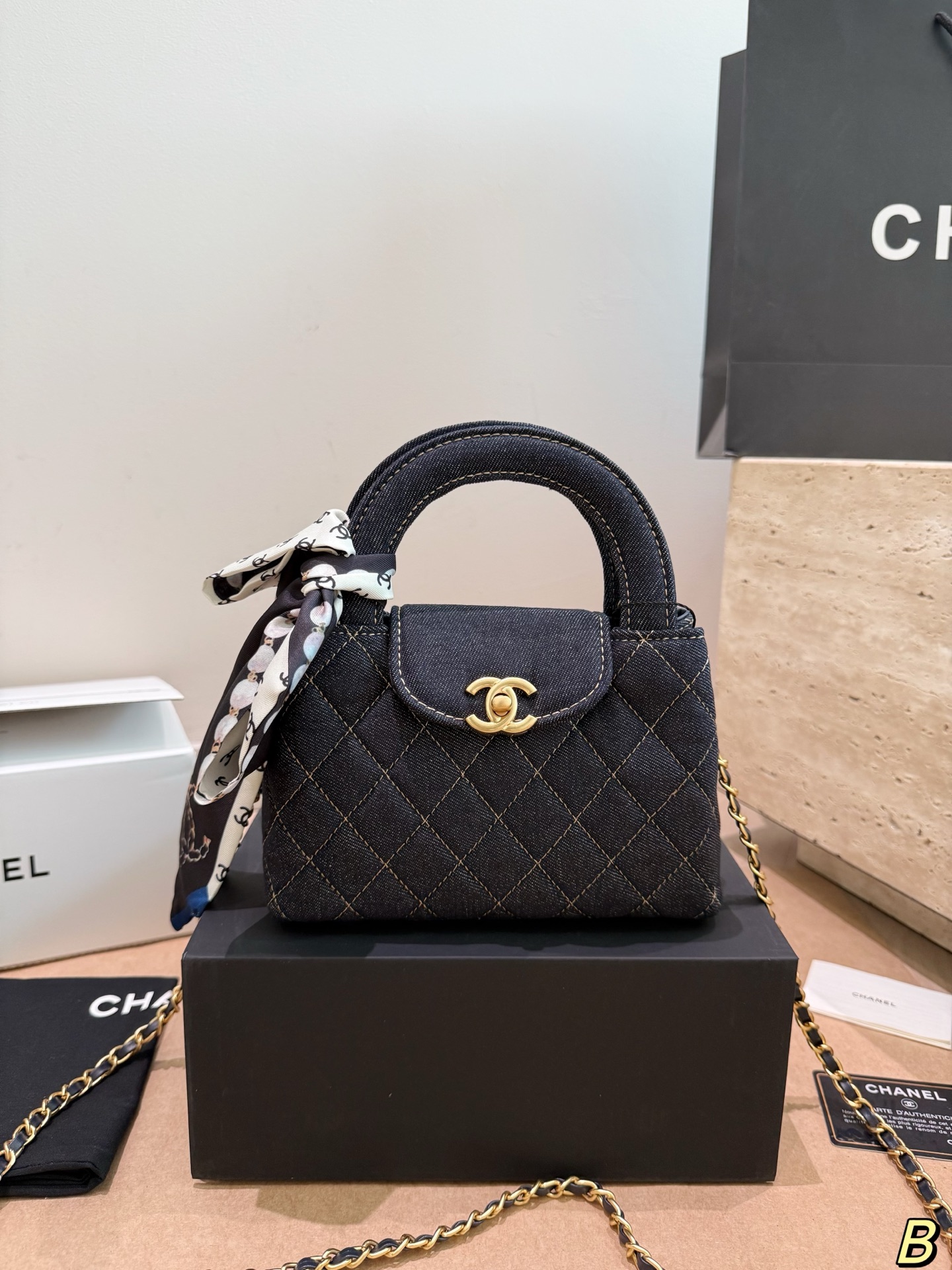 With Silk Scarf P293 Double Box Packaging | Chanel Denim Kelly Bag, Retro And Fashionable. The Golden Double C Logo Is Super Eye-catching, And The Chain Shoulder Strap Can Be Carried By Hand Or Cross-body, Making It Flexible And Versatile Decorated With Silk Scarves, It Adds A Sense Of Elegance And Sophistication. It Can Be Easily Used For Daily Outings And Parties. It Is Practical And Has Collectible Value. It Is A Must-have For Chanel Fans Size 19 13