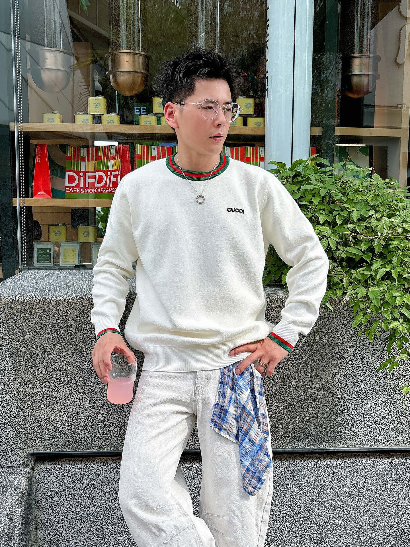 NO:498642,Gucci's unique element this year is to put the single-product printed sweatshirts on Gucci, which are simple but not lacking in luxury. This simple and direct design allows you to feel the charm of the brand at a glance. Take you to recognize new products at the first time, and quickly follow the trend and wear them on them to become the leader of fashion. Number of codes M~3XL, gucci, hoodie, sweatshirts, alexander wang19860909古奇 今年的独特元素就是把在gucci的单品印卫衣上,简约却不失奢潮范儿.这种简单直接的设计,让人一眼就能感受到品牌的魅力.第一时间带你认得新产品,赶紧跟上潮流的脚步十穿上它,成为时尚的引领. 码数M~3XL,,gucci,hoodie,sweatshirts,alexander wang,Men's clothing