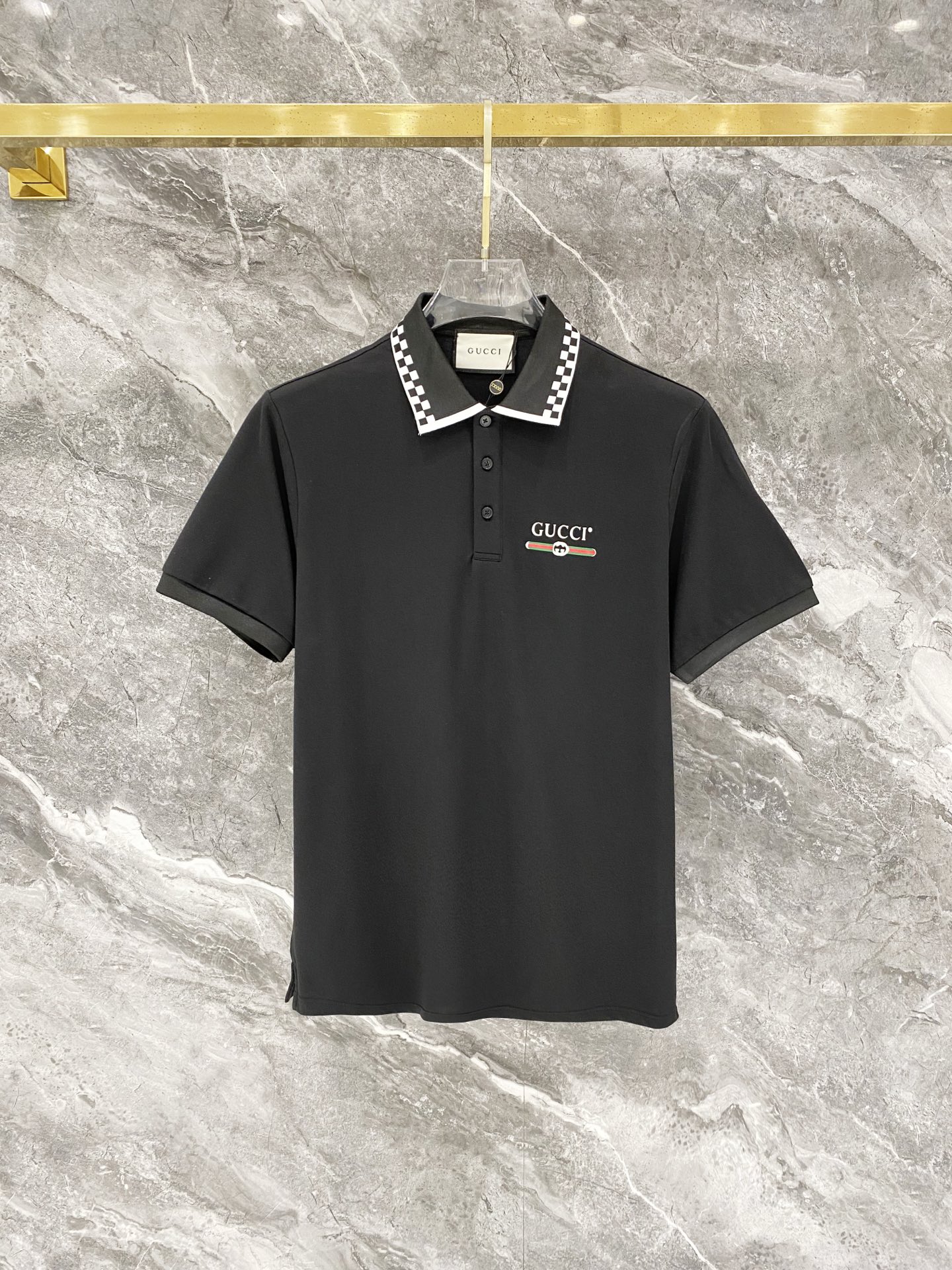 NO:731123,Support GUCCI after the new year, 2026 spring and summer new lapel polo shirt short-sleeved, simple, fashionable and versatile, logo embroidery design on the chest, contrasting sleeve collar, eye-catching and slimming, threaded knitted collar, custom imported double-strand mercerized pique fabric, comfortable to wear, breathable, wide version, high-grade and textured, fashionable and casual, good-looking and easy to match, size M-3XL,,gucci,gucci,T-shirt,19860909支持年后 GUCCI古驰,2026春夏新款翻领Polo衫短袖 简洁时尚百搭 胸前logo刺绣设计 撞色袖领口 吸睛显瘦 螺纹针织领口 定制进口双股丝光珠地面料 穿着舒适 透气 版型挺阔 档次高有质感 时尚休闲 好看好搭 尺码M-3XL,,gucci,gucci,T-shirt,,Men's clothing