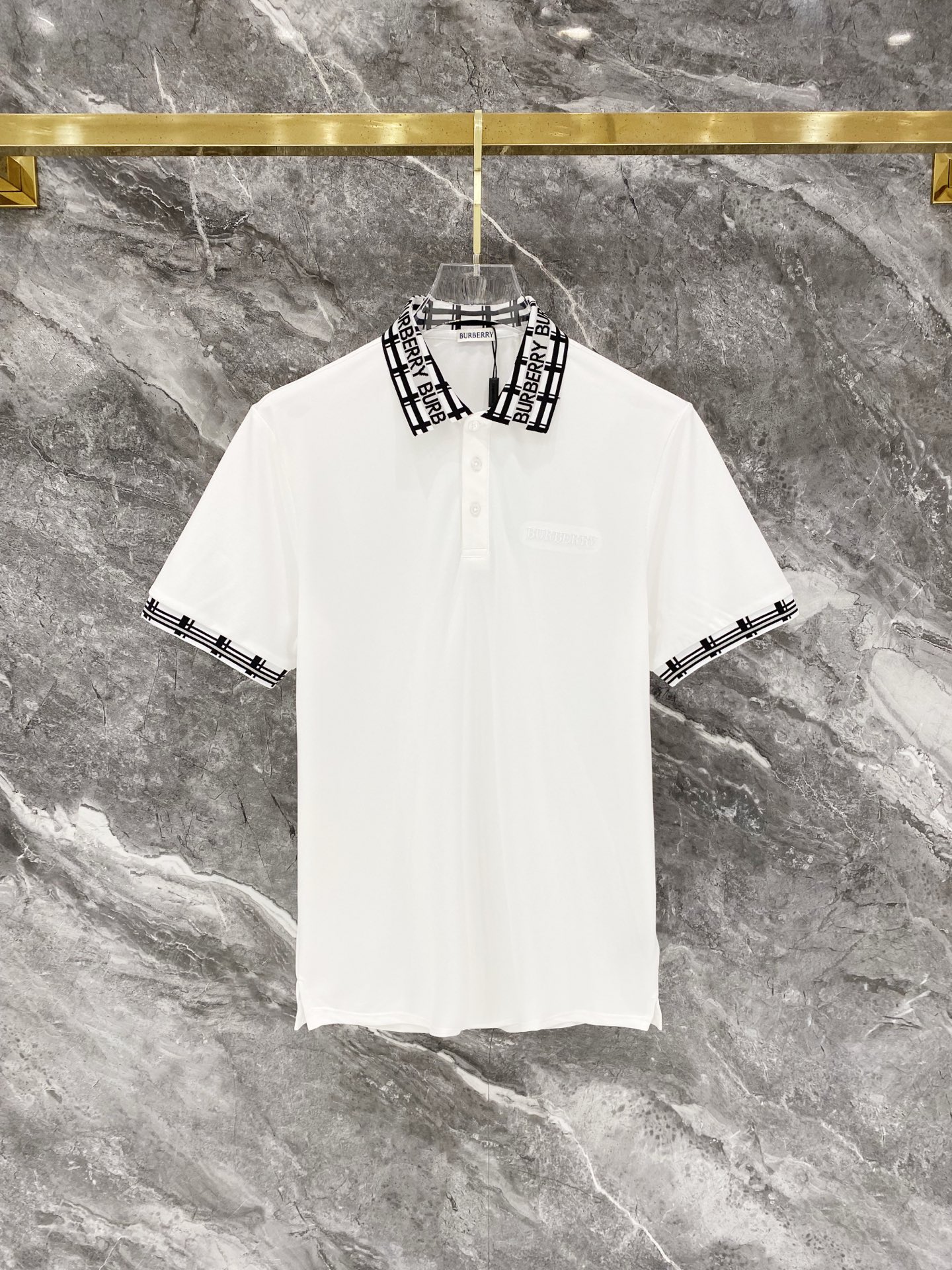 NO:731119,Supports BBR* fit version after the new year M-XXXL 2026 black and white color block collar letter jacquard lapel short sleeves, exquisite crafts counter fabrics, top-level elements fusion, classic short sleeves complete with 3 labels, trendy men's fashion, both upper body comfort and unparalleled existence 170-135 (M) 175-150 (L) 178-160 (XL) 180-170 (XXL)  180-180(XXXL),,T-shirt,19860909支持年后 BBR*合身版型M-XXXL 2026黑白拼色领口字母提花翻领短袖,精致工艺专柜面料,顶级元素融合打造,经典短袖3标齐全,潮男时尚,无论是上身舒适度还是都是无可比拟的存在 170-135(M) 175-150(L) 178-160(XL)180-170(XXL) 180-180(XXXL),,T-shirt,,Men's clothing